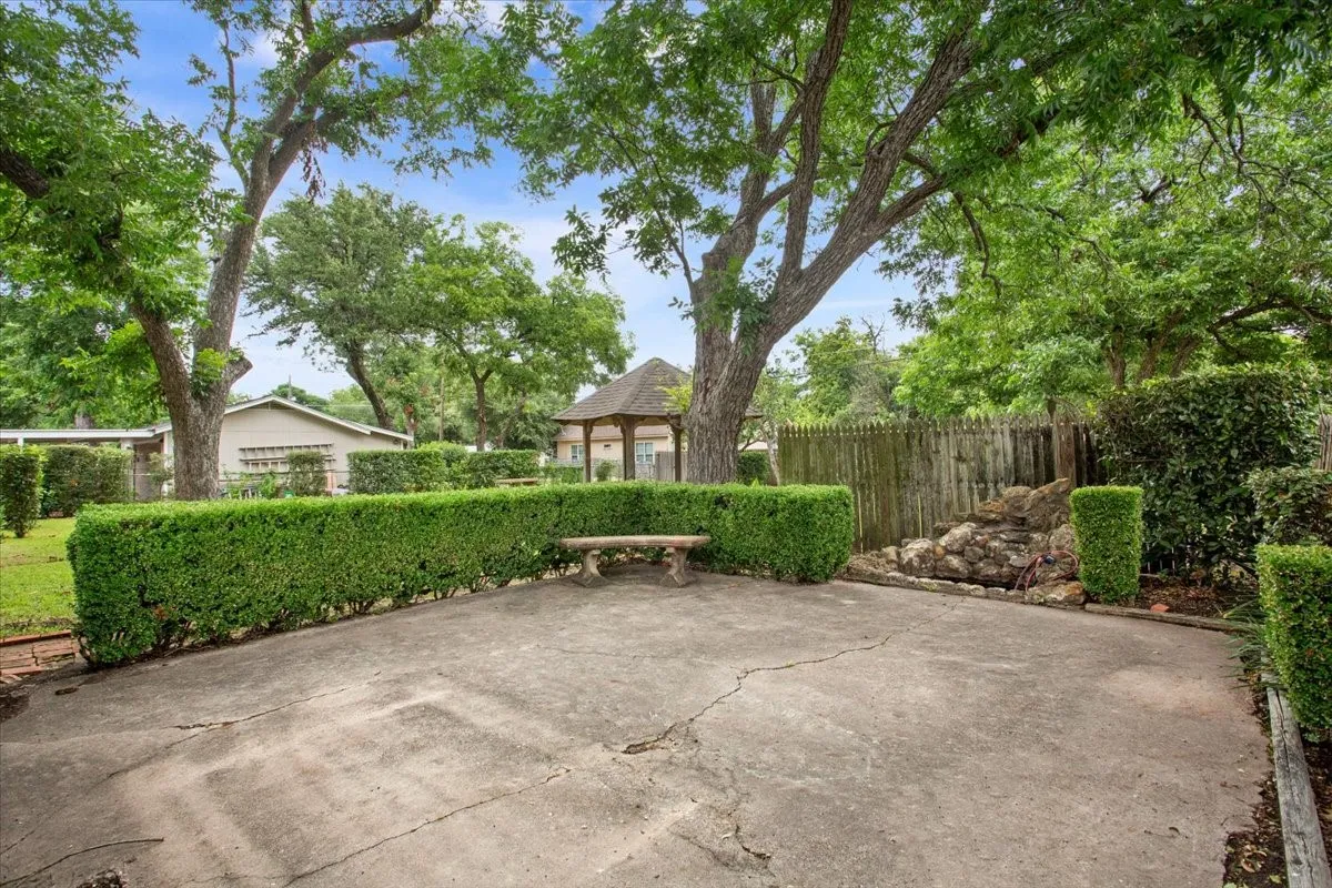 Back patio area for entertaining