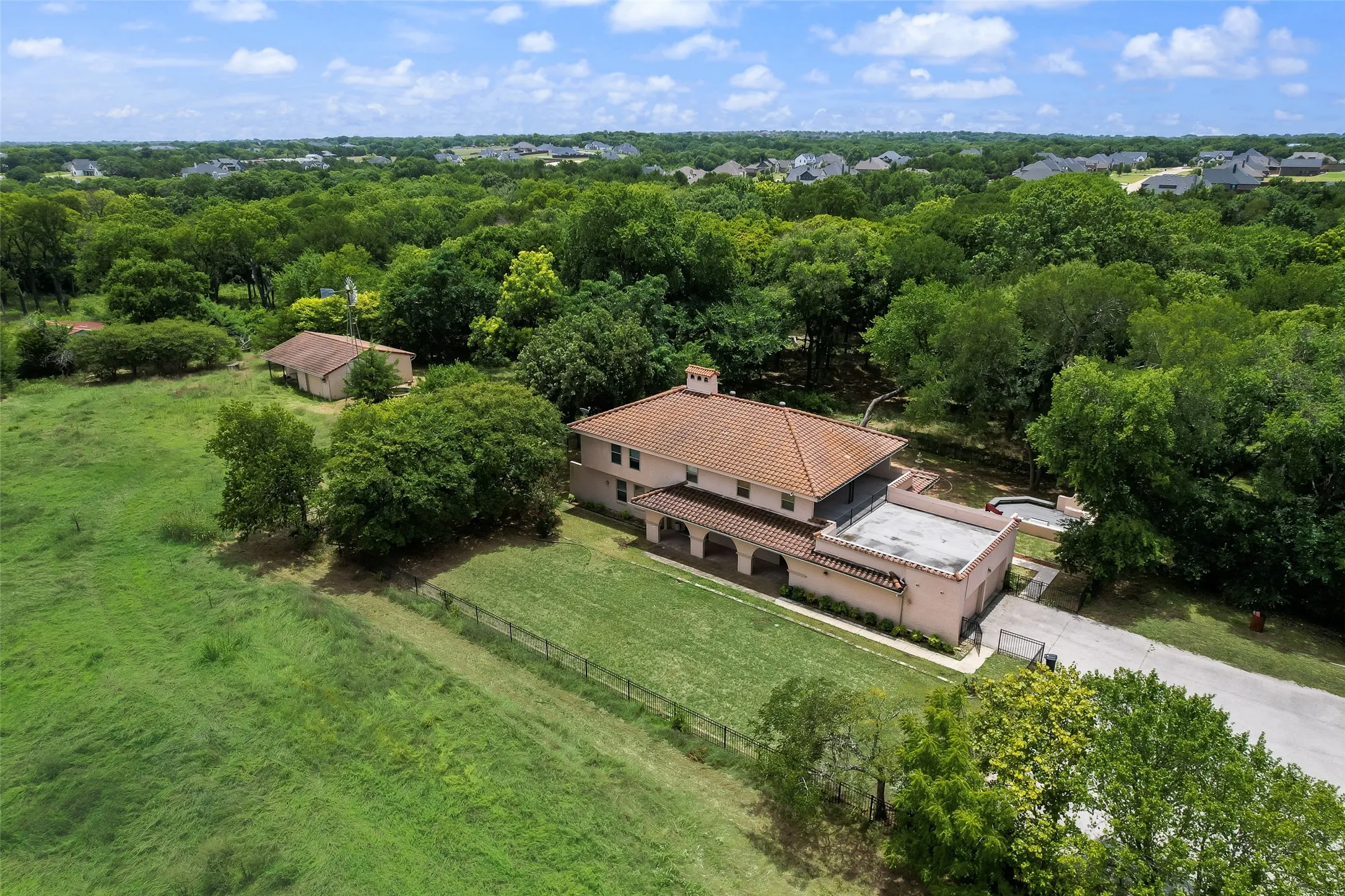 Single Family Residence For Sale in Ellis County , 7220 Shiloh Road, Midlothian, Texas 76065, 4 Bedroom, 3 Bathroom, 4 Garage spaces, 2,900 Sqft, built in 1971, mls#21315753, Real Estate Agent in Midlothian, Homes For Sale in Ellis county, Homes For Sale in Midlothian, Realtor in Midlothian Texas, Real Estate Brokerage Independent Realty Texas, Luminita Cordes Realtor
