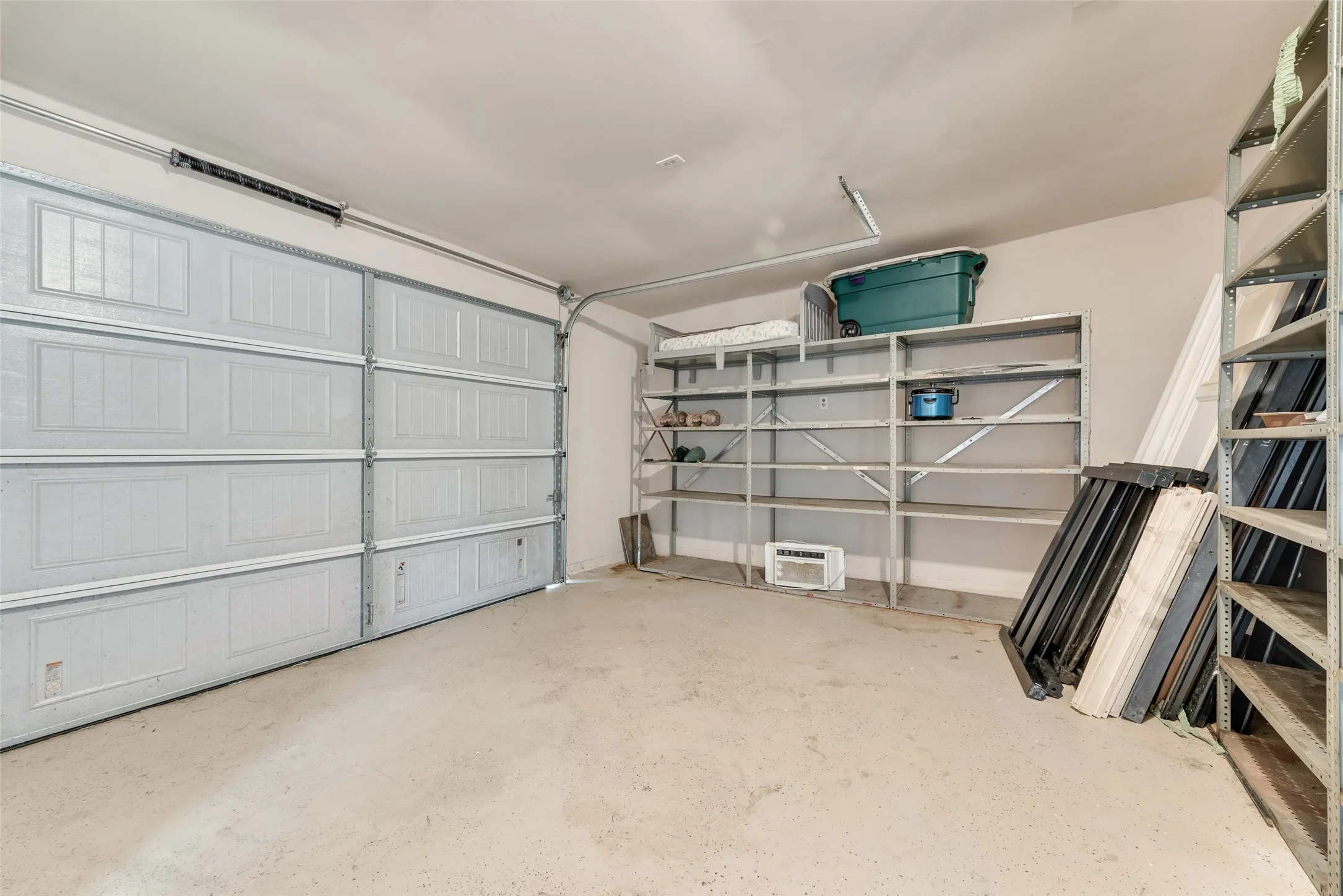 2 car garage in detached garage