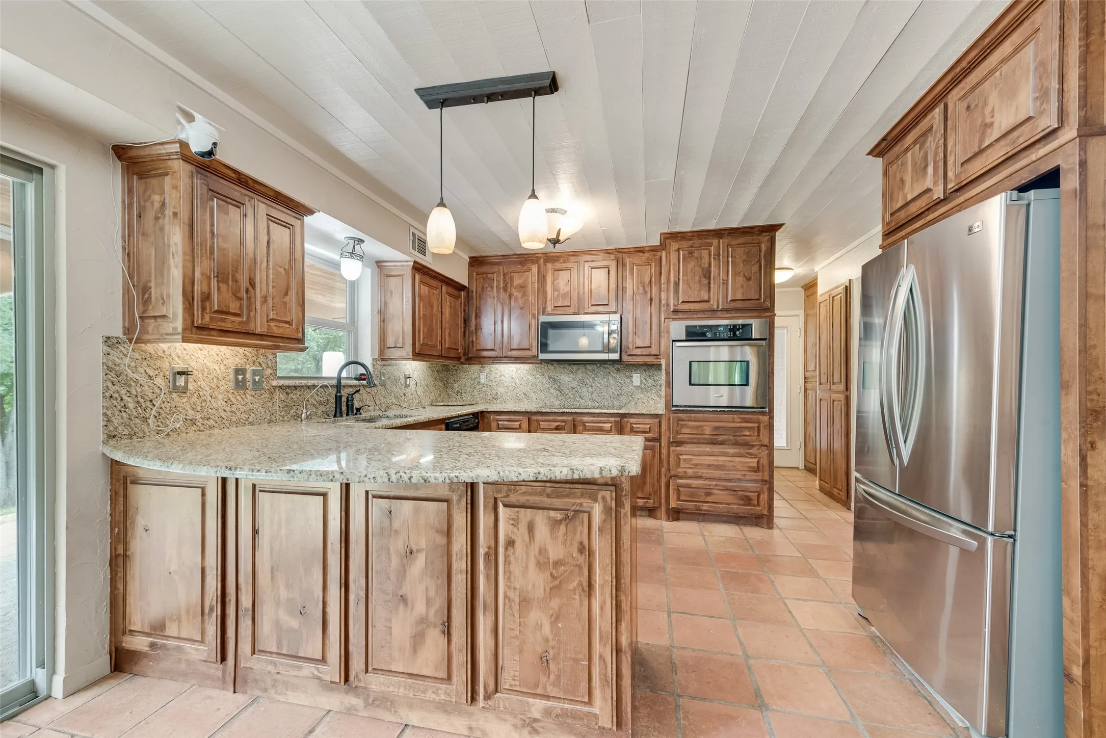 Single Family Residence For Sale in Ellis County , 7220 Shiloh Road, Midlothian, Texas 76065, 4 Bedroom, 3 Bathroom, 4 Garage spaces, 2,900 Sqft, built in 1971, mls#21315753, Real Estate Agent in Midlothian, Homes For Sale in Ellis county, Homes For Sale in Midlothian, Realtor in Midlothian Texas, Real Estate Brokerage Independent Realty Texas, Luminita Cordes Realtor