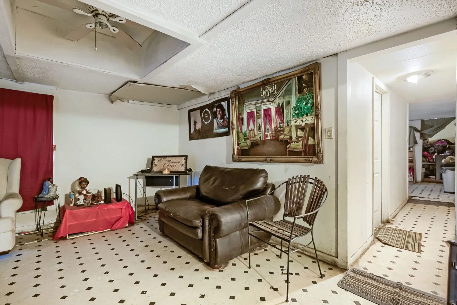Single Family Residence For Sale in Ellis County , 1012 E Jefferson Street, Waxahachie, Texas 75165, 2 Bedrooms, 1 Bathroom, Garage spaces, 1,242 Sqft, built in 1955, Price $152,000, mls#21335337, Real Estate Agent in Waxahachie, Homes For Sale in Ellis county, Homes For Sale in Waxahachie, Realtor in Waxahachie Texas, Real Estate Brokerage Independent Realty Texas, Luminita Cordes Realtor