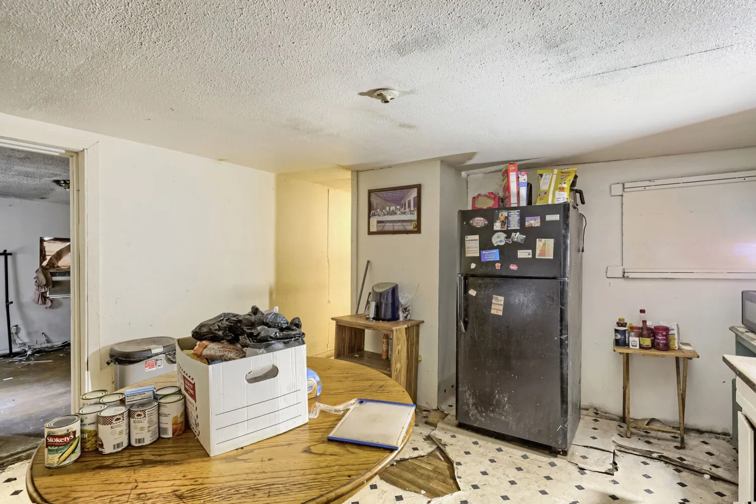 Single Family Residence For Sale in Ellis County , 1012 E Jefferson Street, Waxahachie, Texas 75165, 2 Bedrooms, 1 Bathroom, Garage spaces, 1,242 Sqft, built in 1955, Price $152,000, mls#21335337, Real Estate Agent in Waxahachie, Homes For Sale in Ellis county, Homes For Sale in Waxahachie, Realtor in Waxahachie Texas, Real Estate Brokerage Independent Realty Texas, Luminita Cordes Realtor