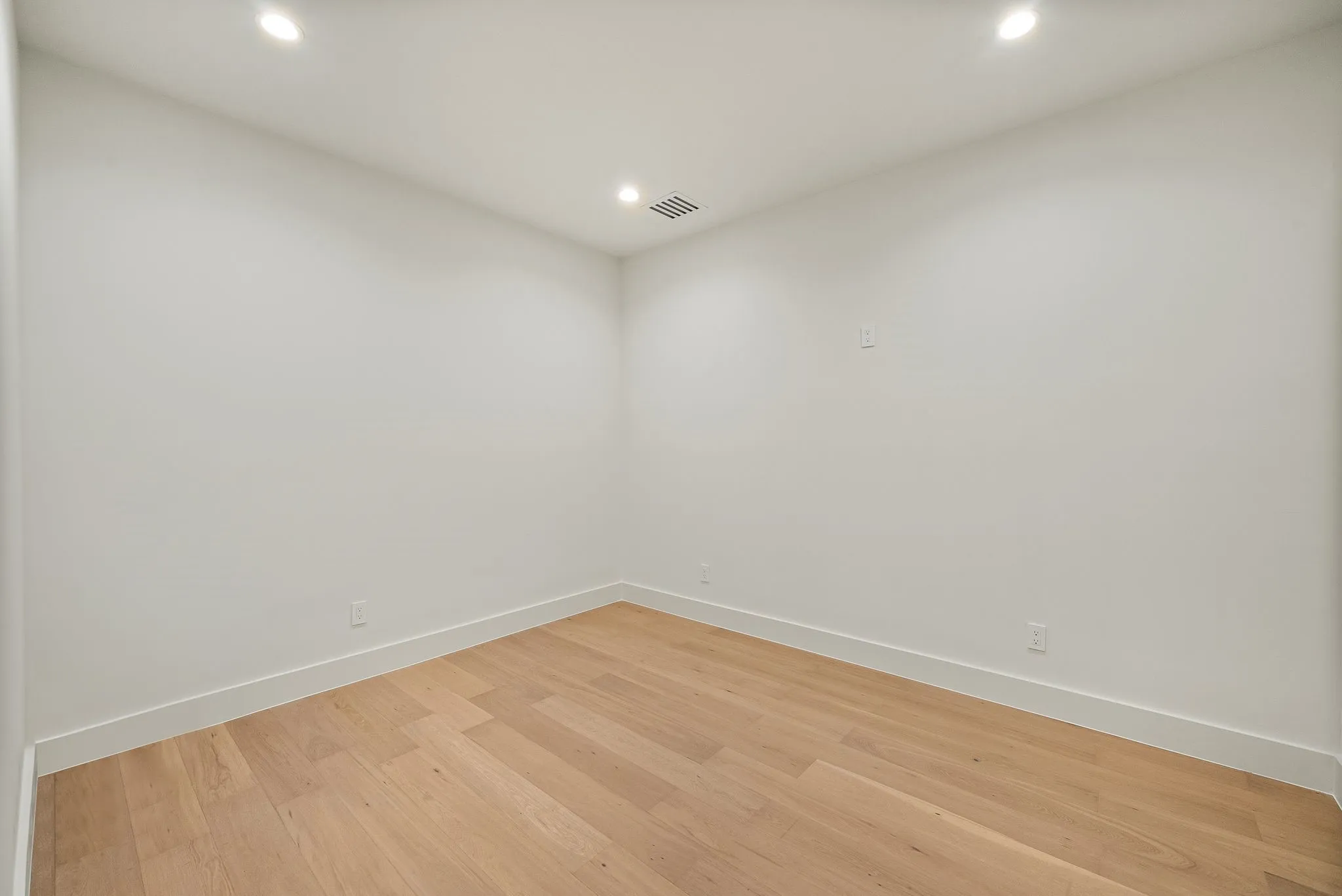 Single Family Residence For Sale in Dallas County , 3308 Rosedale Avenue, University Park, Texas 75205, 4 Bedroom, 5 Bathroom, 2 Garage spaces, 5,260 Sqft, built in 2013, mls#21332626, Real Estate Agent in University Park, Homes For Sale in Dallas county, Homes For Sale in University Park, Realtor in University Park Texas, Real Estate Brokerage Independent Realty Texas, Luminita Cordes Realtor