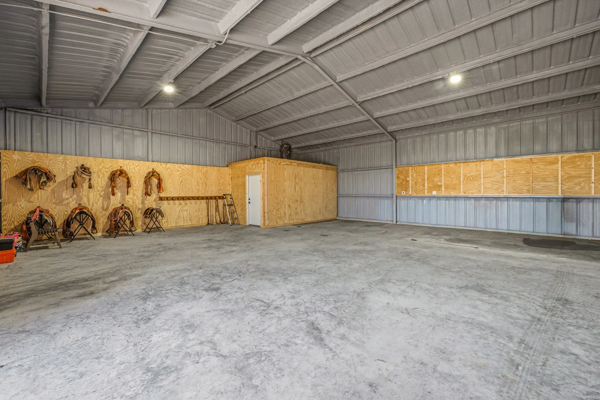 Farm For Sale in Erath County , 385 Private Road 1733, Stephenville, Texas 76401, 4 Bedroom, 4 Bathroom, Garage spaces, 4,161 Sqft, built in 2023, mls#21329412, Real Estate Agent in Stephenville, Homes For Sale in Erath county, Homes For Sale in Stephenville, Realtor in Stephenville Texas, Real Estate Brokerage Independent Realty Texas, Luminita Cordes Realtor