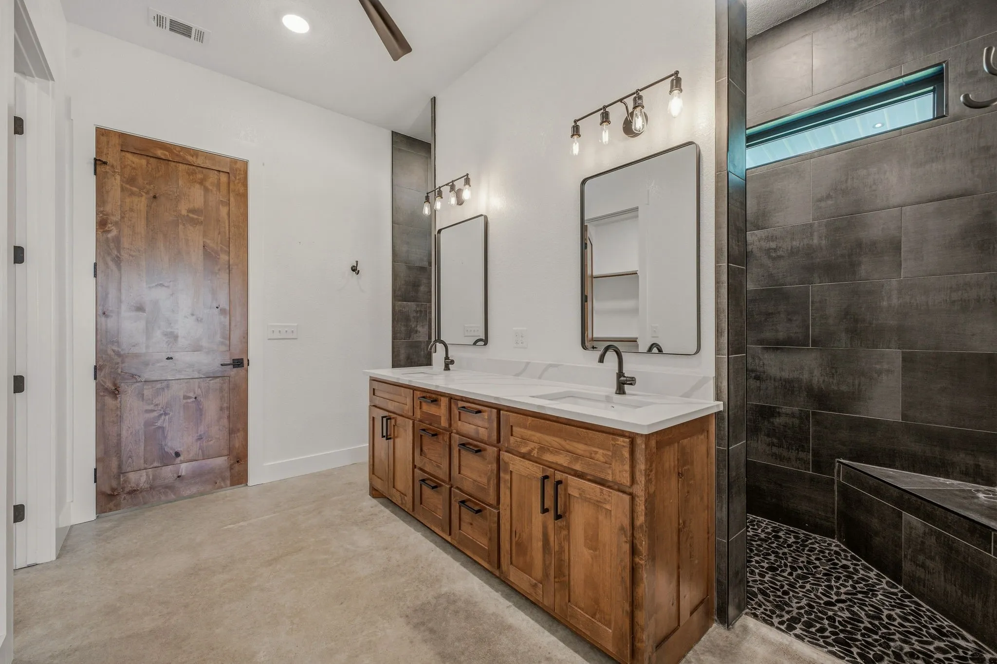Farm For Sale in Erath County , 385 Private Road 1733, Stephenville, Texas 76401, 4 Bedroom, 4 Bathroom, Garage spaces, 4,161 Sqft, built in 2023, mls#21329412, Real Estate Agent in Stephenville, Homes For Sale in Erath county, Homes For Sale in Stephenville, Realtor in Stephenville Texas, Real Estate Brokerage Independent Realty Texas, Luminita Cordes Realtor