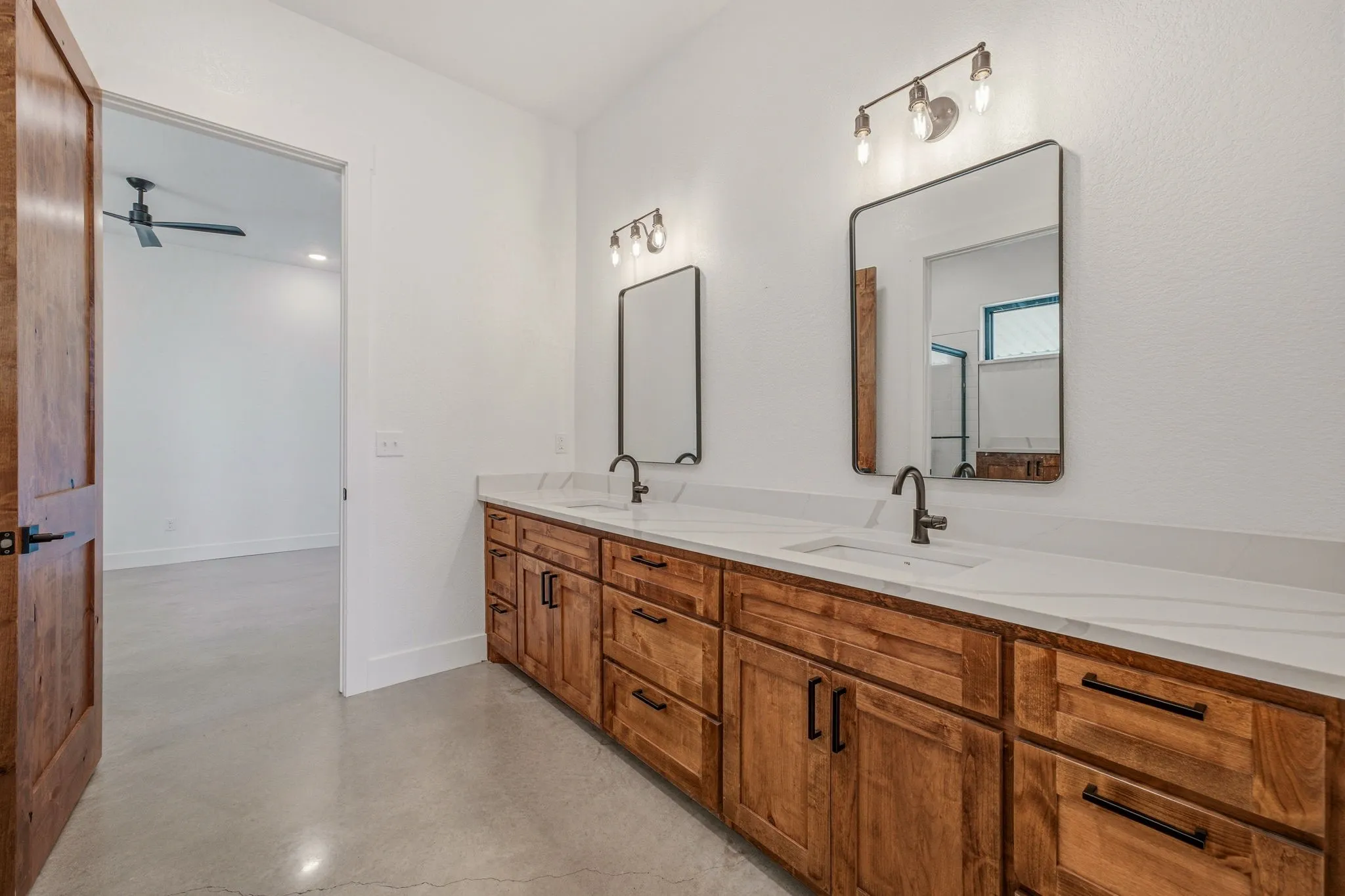 Farm For Sale in Erath County , 385 Private Road 1733, Stephenville, Texas 76401, 4 Bedroom, 4 Bathroom, Garage spaces, 4,161 Sqft, built in 2023, mls#21329412, Real Estate Agent in Stephenville, Homes For Sale in Erath county, Homes For Sale in Stephenville, Realtor in Stephenville Texas, Real Estate Brokerage Independent Realty Texas, Luminita Cordes Realtor