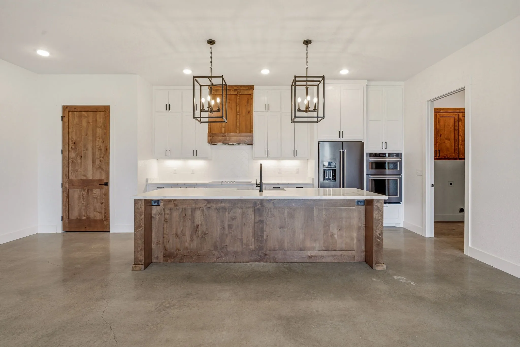 Farm For Sale in Erath County , 385 Private Road 1733, Stephenville, Texas 76401, 4 Bedroom, 4 Bathroom, Garage spaces, 4,161 Sqft, built in 2023, mls#21329412, Real Estate Agent in Stephenville, Homes For Sale in Erath county, Homes For Sale in Stephenville, Realtor in Stephenville Texas, Real Estate Brokerage Independent Realty Texas, Luminita Cordes Realtor