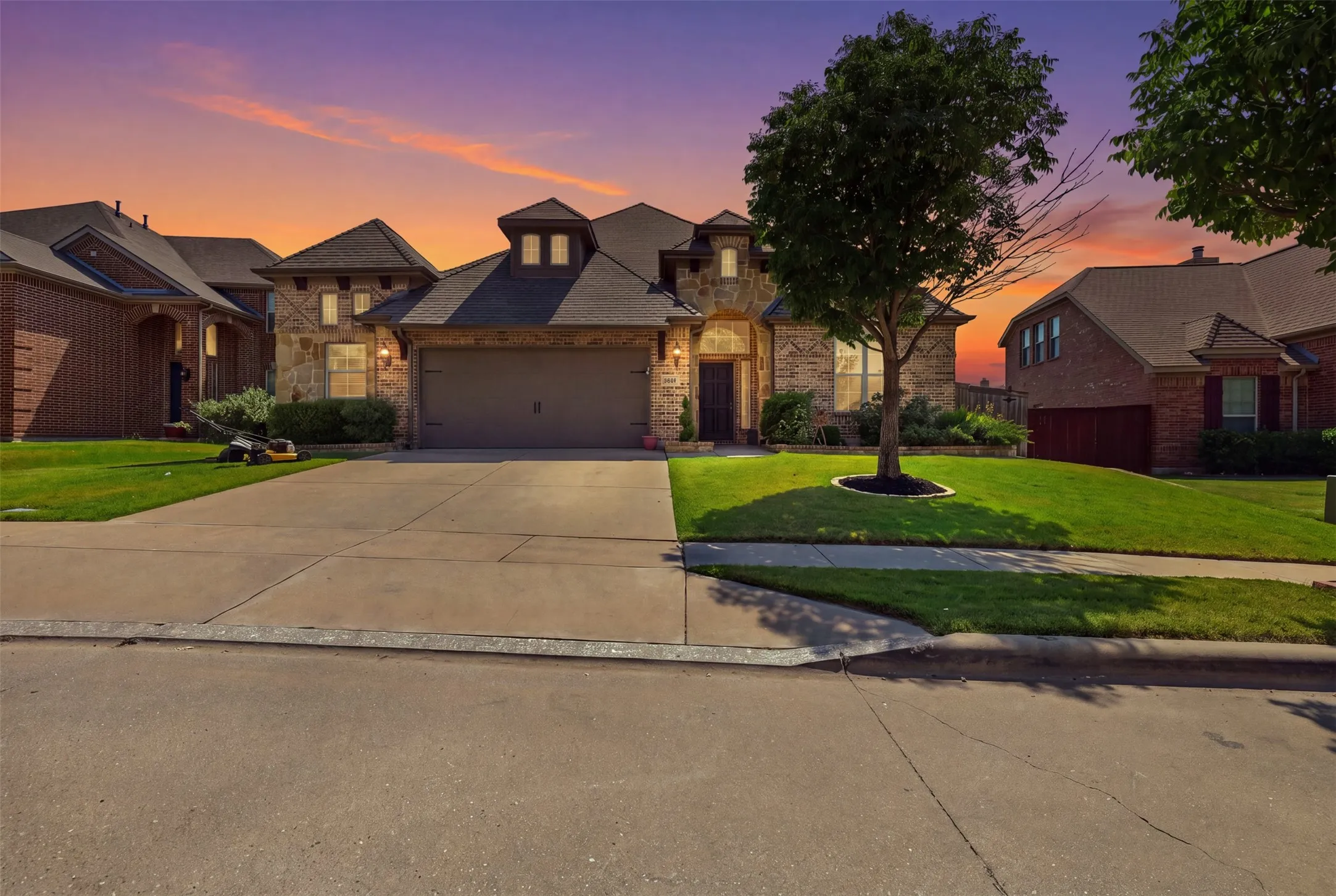 Single Family Residence For Sale in Tarrant County , 12909 Grandstand Way, Fort Worth, Texas 76244, 4 Bedroom, 4 Bathroom, 2 Garage spaces, 3,979 Sqft, built in 2009, mls#21335062, Real Estate Agent in Fort Worth, Homes For Sale in Tarrant county, Homes For Sale in Fort Worth, Realtor in Fort Worth Texas, Real Estate Brokerage Independent Realty Texas, Luminita Cordes Realtor