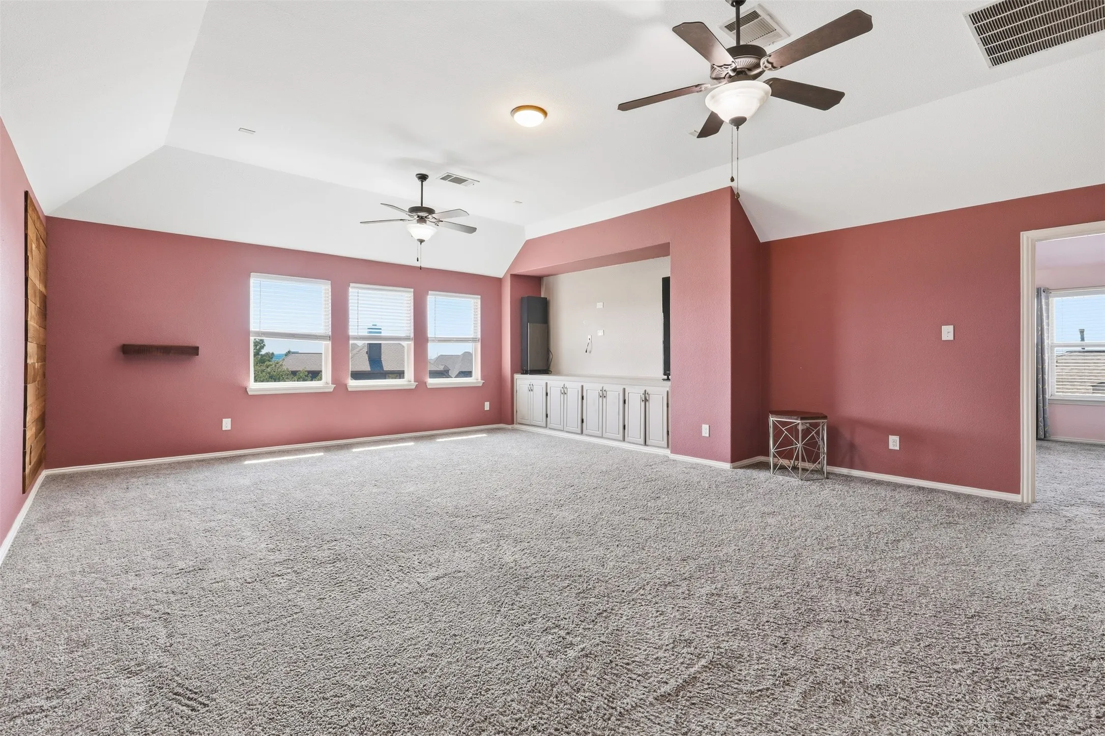 2nd floor -game room