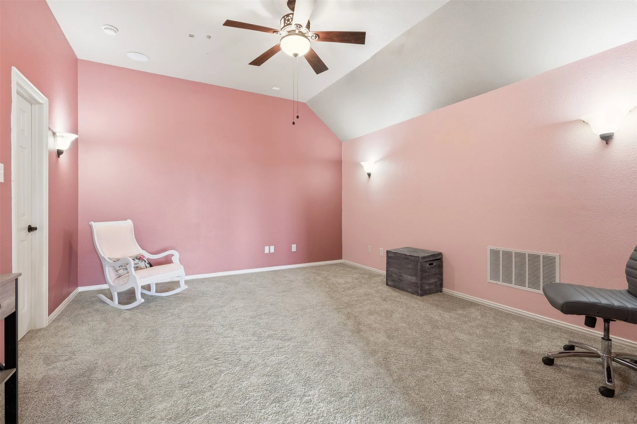 2nd floor -Could be media room or 5th bedroom -big closet