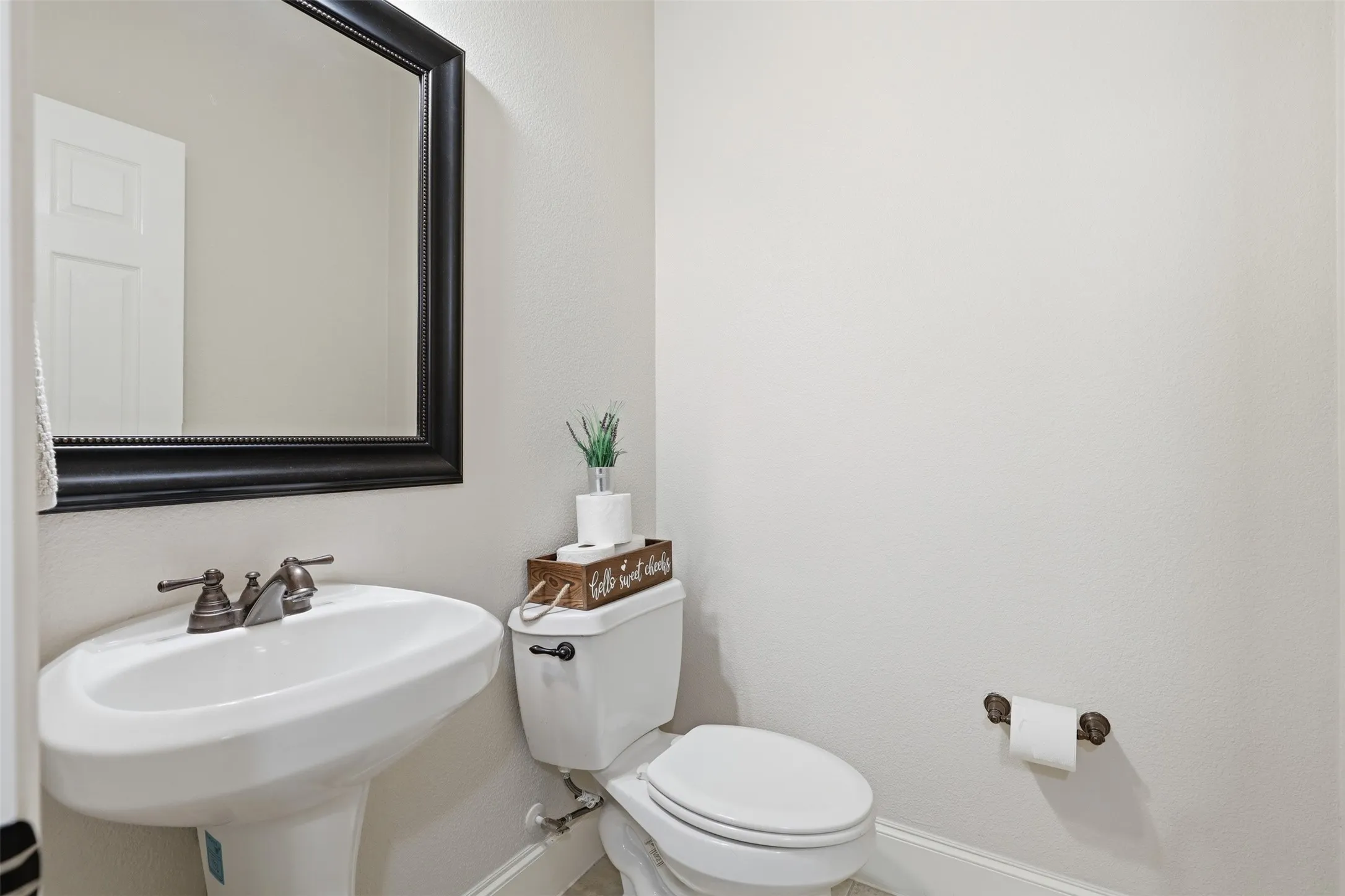 Half bathroom 1st floor
