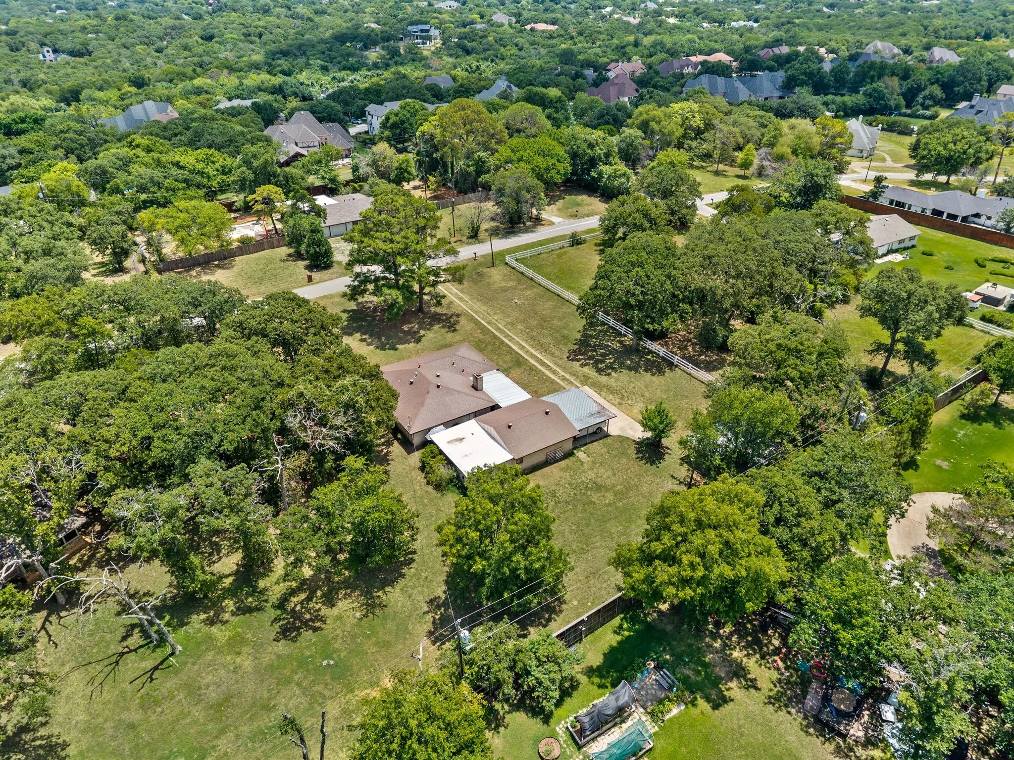 Single Family Residence For Sale in Tarrant County , 3180 Southlake Park Road, Southlake, Texas 76092, 3 Bedroom, 3 Bathroom, 2 Garage spaces, 1,744 Sqft, built in 1975, mls#21329113, Real Estate Agent in Southlake, Homes For Sale in Tarrant county, Homes For Sale in Southlake, Realtor in Southlake Texas, Real Estate Brokerage Independent Realty Texas, Luminita Cordes Realtor