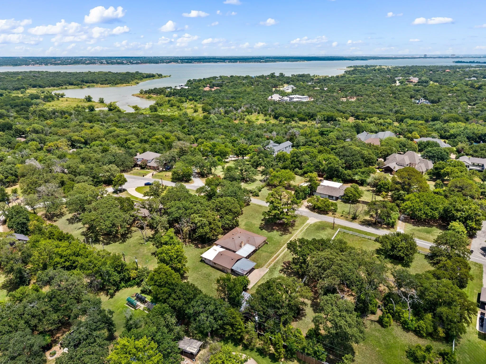 Single Family Residence For Sale in Tarrant County , 3180 Southlake Park Road, Southlake, Texas 76092, 3 Bedroom, 3 Bathroom, 2 Garage spaces, 1,744 Sqft, built in 1975, mls#21329113, Real Estate Agent in Southlake, Homes For Sale in Tarrant county, Homes For Sale in Southlake, Realtor in Southlake Texas, Real Estate Brokerage Independent Realty Texas, Luminita Cordes Realtor