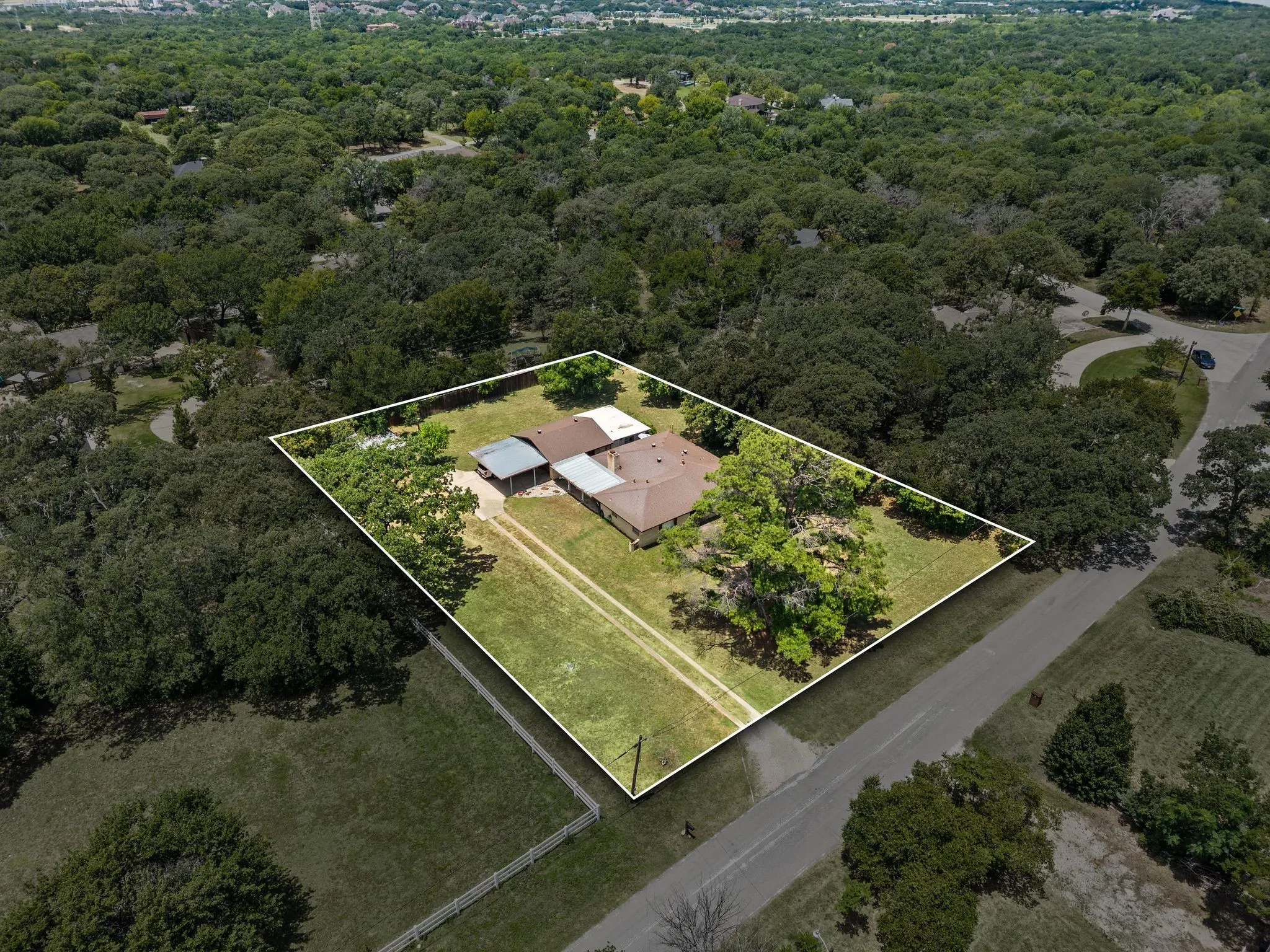 Single Family Residence For Sale in Tarrant County , 3180 Southlake Park Road, Southlake, Texas 76092, 3 Bedroom, 3 Bathroom, 2 Garage spaces, 1,744 Sqft, built in 1975, mls#21329113, Real Estate Agent in Southlake, Homes For Sale in Tarrant county, Homes For Sale in Southlake, Realtor in Southlake Texas, Real Estate Brokerage Independent Realty Texas, Luminita Cordes Realtor