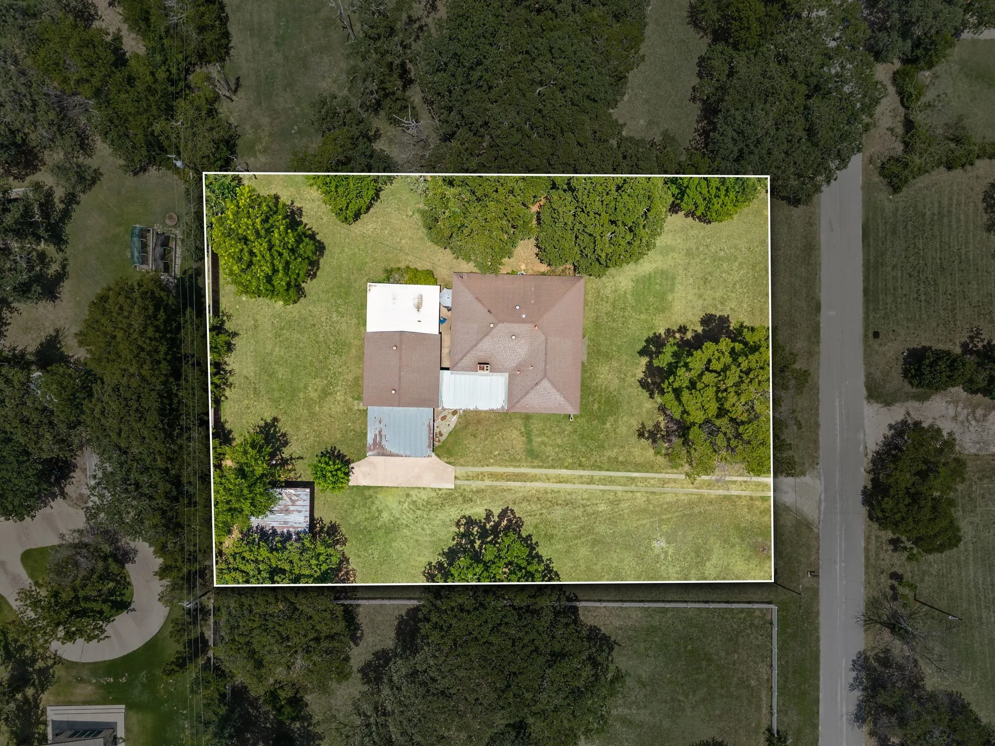 Single Family Residence For Sale in Tarrant County , 3180 Southlake Park Road, Southlake, Texas 76092, 3 Bedroom, 3 Bathroom, 2 Garage spaces, 1,744 Sqft, built in 1975, mls#21329113, Real Estate Agent in Southlake, Homes For Sale in Tarrant county, Homes For Sale in Southlake, Realtor in Southlake Texas, Real Estate Brokerage Independent Realty Texas, Luminita Cordes Realtor