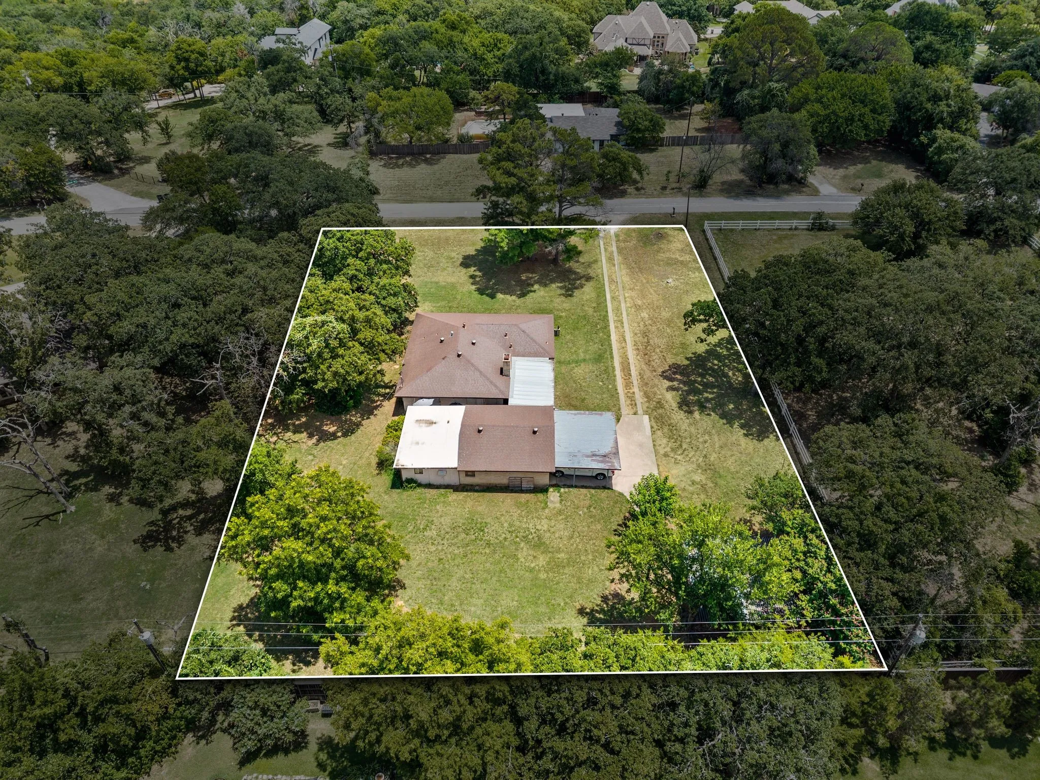 Single Family Residence For Sale in Tarrant County , 3180 Southlake Park Road, Southlake, Texas 76092, 3 Bedroom, 3 Bathroom, 2 Garage spaces, 1,744 Sqft, built in 1975, mls#21329113, Real Estate Agent in Southlake, Homes For Sale in Tarrant county, Homes For Sale in Southlake, Realtor in Southlake Texas, Real Estate Brokerage Independent Realty Texas, Luminita Cordes Realtor
