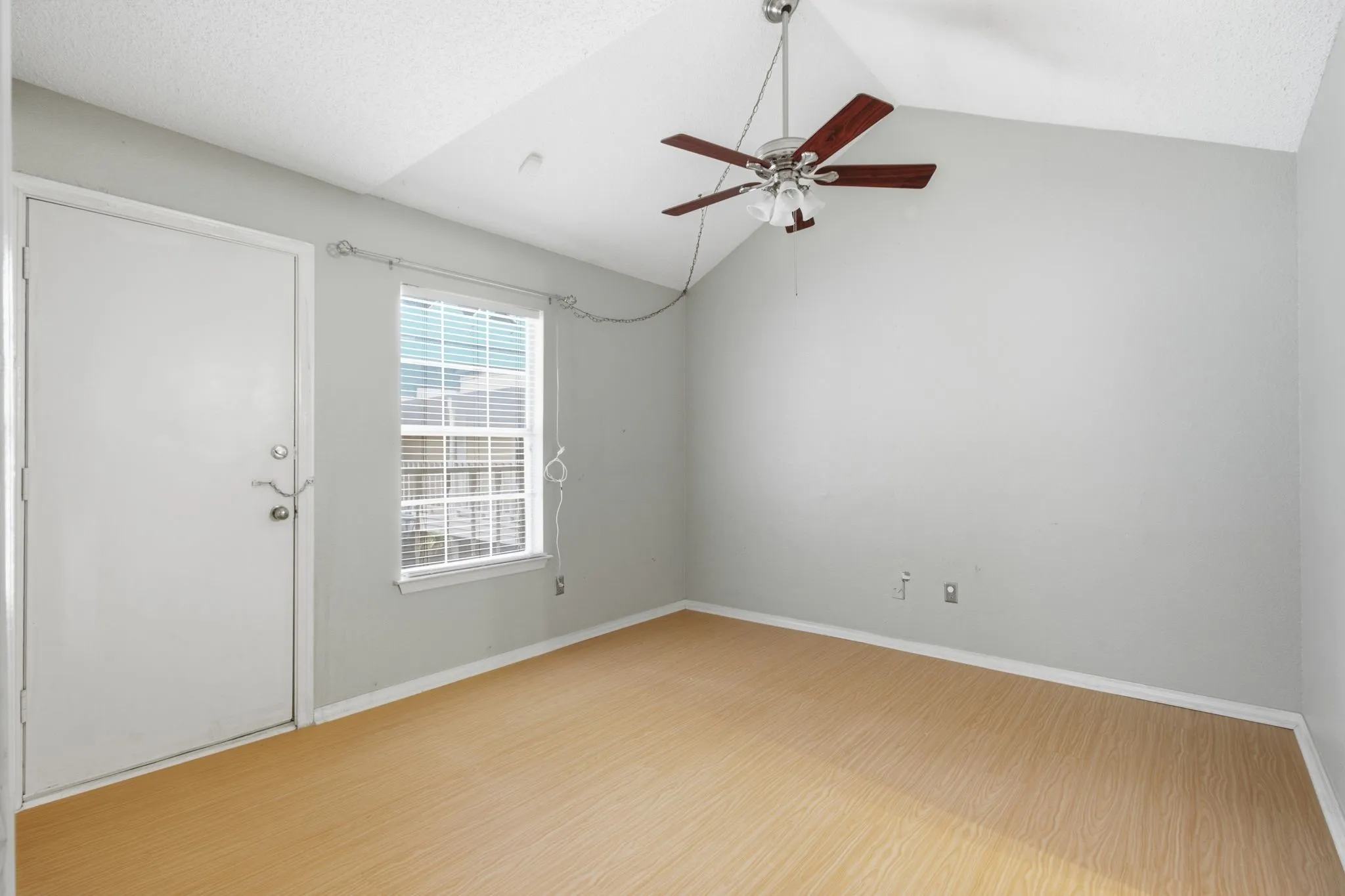 Condominium For Sale in Dallas County , 5325 Bent Tree Forest Drive 2245, Dallas, Texas 75248, 2 Bedrooms, 3 Bathrooms, Garage spaces, 1,324 Sqft, built in 1983, Price $175,000, mls#21335369, Real Estate Agent in Dallas, Homes For Sale in Dallas county, Homes For Sale in Dallas, Realtor in Dallas Texas, Real Estate Brokerage Independent Realty Texas, Luminita Cordes Realtor