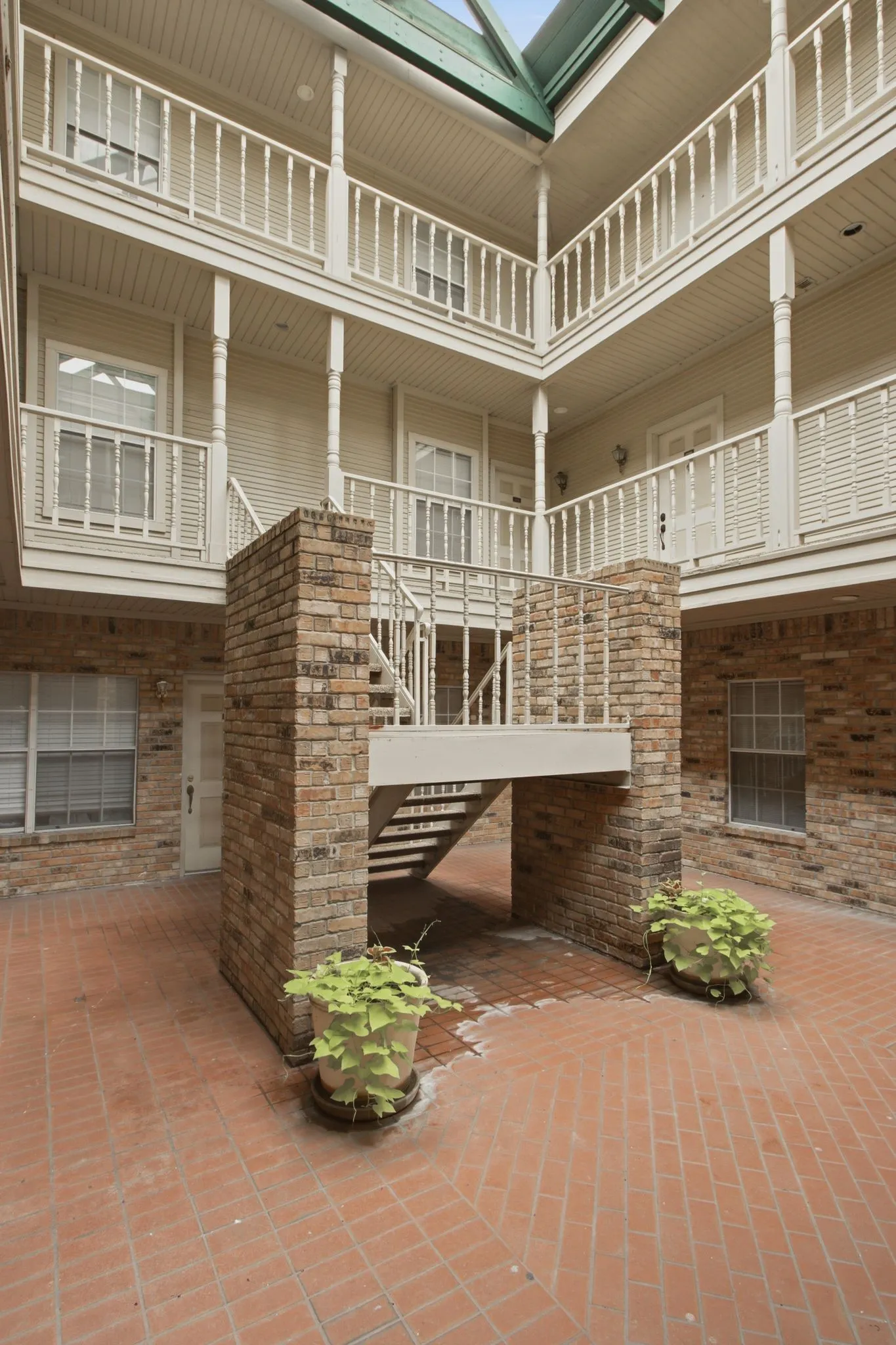 Condominium For Sale in Dallas County , 5325 Bent Tree Forest Drive 2245, Dallas, Texas 75248, 2 Bedrooms, 3 Bathrooms, Garage spaces, 1,324 Sqft, built in 1983, Price $175,000, mls#21335369, Real Estate Agent in Dallas, Homes For Sale in Dallas county, Homes For Sale in Dallas, Realtor in Dallas Texas, Real Estate Brokerage Independent Realty Texas, Luminita Cordes Realtor