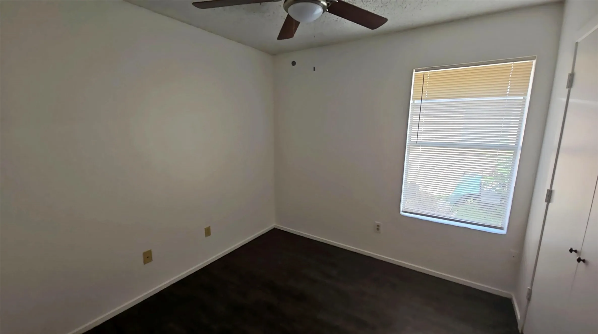 Duplex For Rent in Dallas County , 1627 Windsong Lane, Irving, Texas 75060, 3 Bedroom, 2 Bathroom, Garage spaces, 1,056 Sqft, built in 1983, mls#21334785, Real Estate Agent in Irving, Homes For Rent in Dallas county, Homes For Rent in Irving, Realtor in Irving Texas, Real Estate Brokerage Independent Realty Texas, Luminita Cordes Realtor