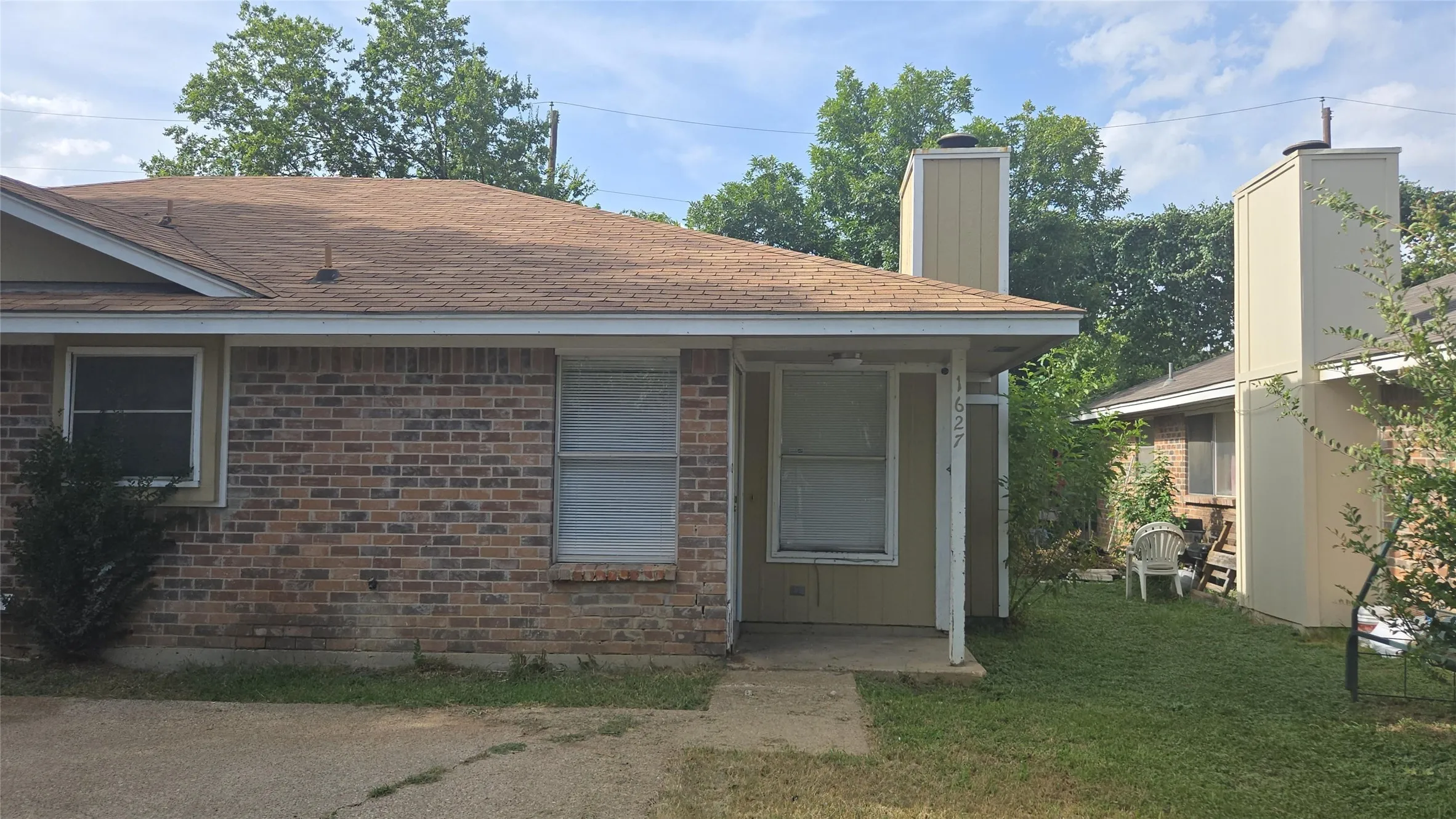 Duplex For Rent in Dallas County , 1627 Windsong Lane, Irving, Texas 75060, 3 Bedroom, 2 Bathroom, Garage spaces, 1,056 Sqft, built in 1983, mls#21334785, Real Estate Agent in Irving, Homes For Rent in Dallas county, Homes For Rent in Irving, Realtor in Irving Texas, Real Estate Brokerage Independent Realty Texas, Luminita Cordes Realtor