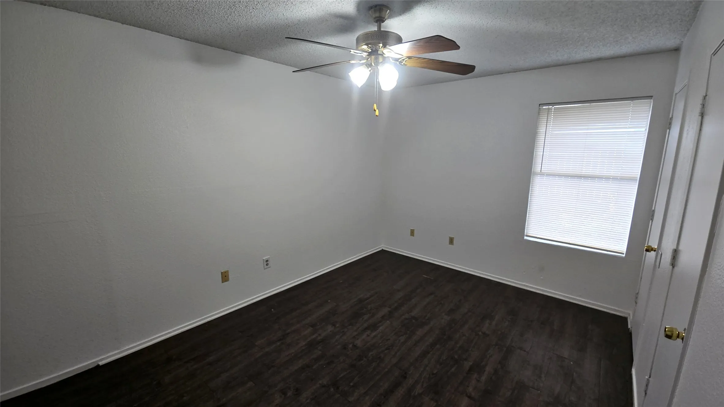 Duplex For Rent in Dallas County , 1627 Windsong Lane, Irving, Texas 75060, 3 Bedroom, 2 Bathroom, Garage spaces, 1,056 Sqft, built in 1983, mls#21334785, Real Estate Agent in Irving, Homes For Rent in Dallas county, Homes For Rent in Irving, Realtor in Irving Texas, Real Estate Brokerage Independent Realty Texas, Luminita Cordes Realtor