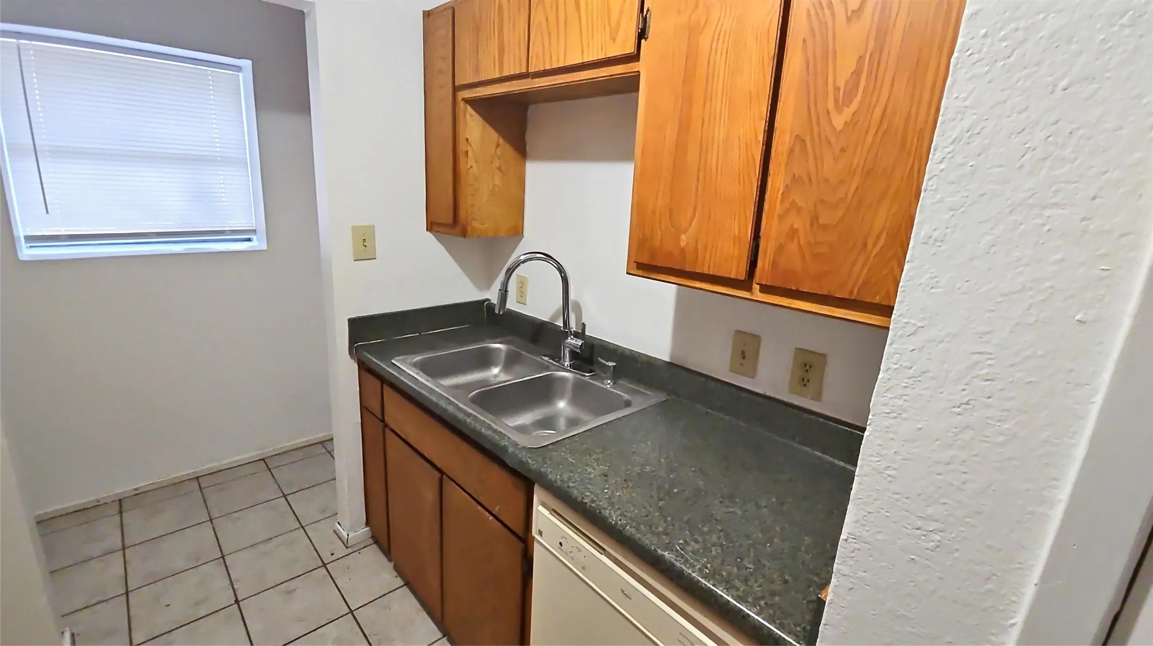 Duplex For Rent in Dallas County , 1627 Windsong Lane, Irving, Texas 75060, 3 Bedroom, 2 Bathroom, Garage spaces, 1,056 Sqft, built in 1983, mls#21334785, Real Estate Agent in Irving, Homes For Rent in Dallas county, Homes For Rent in Irving, Realtor in Irving Texas, Real Estate Brokerage Independent Realty Texas, Luminita Cordes Realtor