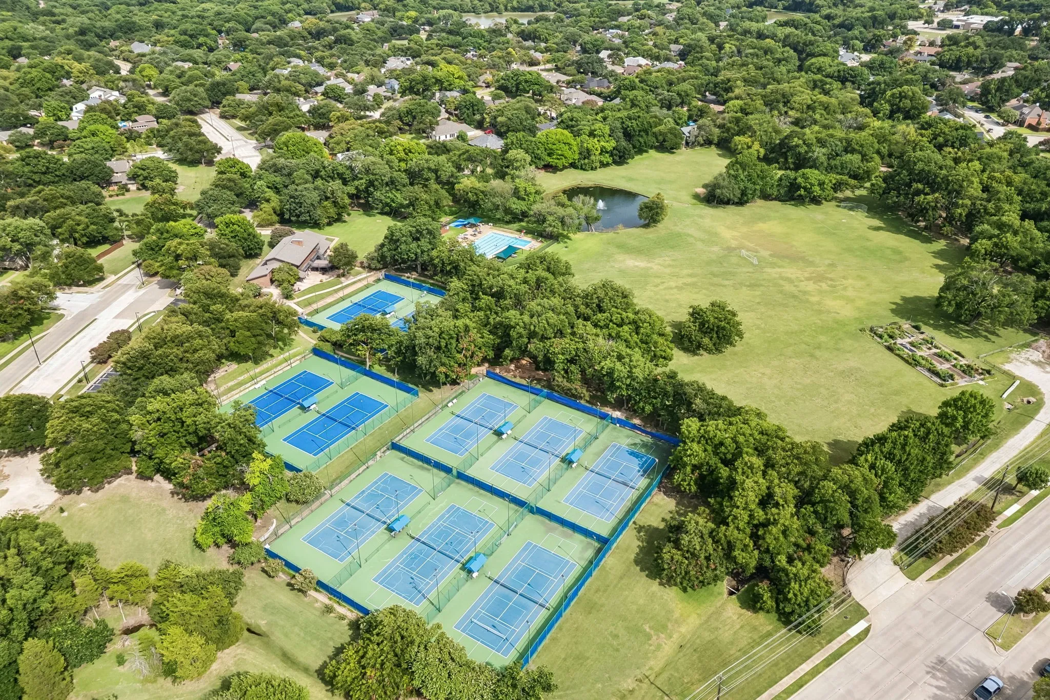 Single Family Residence For Sale in Dallas County , 3101 Becky Court, Garland, Texas 75044, 3 Bedroom, 3 Bathroom, 2 Garage spaces, 2,188 Sqft, built in 1979, mls#21335184, Real Estate Agent in Garland, Homes For Sale in Dallas county, Homes For Sale in Garland, Realtor in Garland Texas, Real Estate Brokerage Independent Realty Texas, Luminita Cordes Realtor