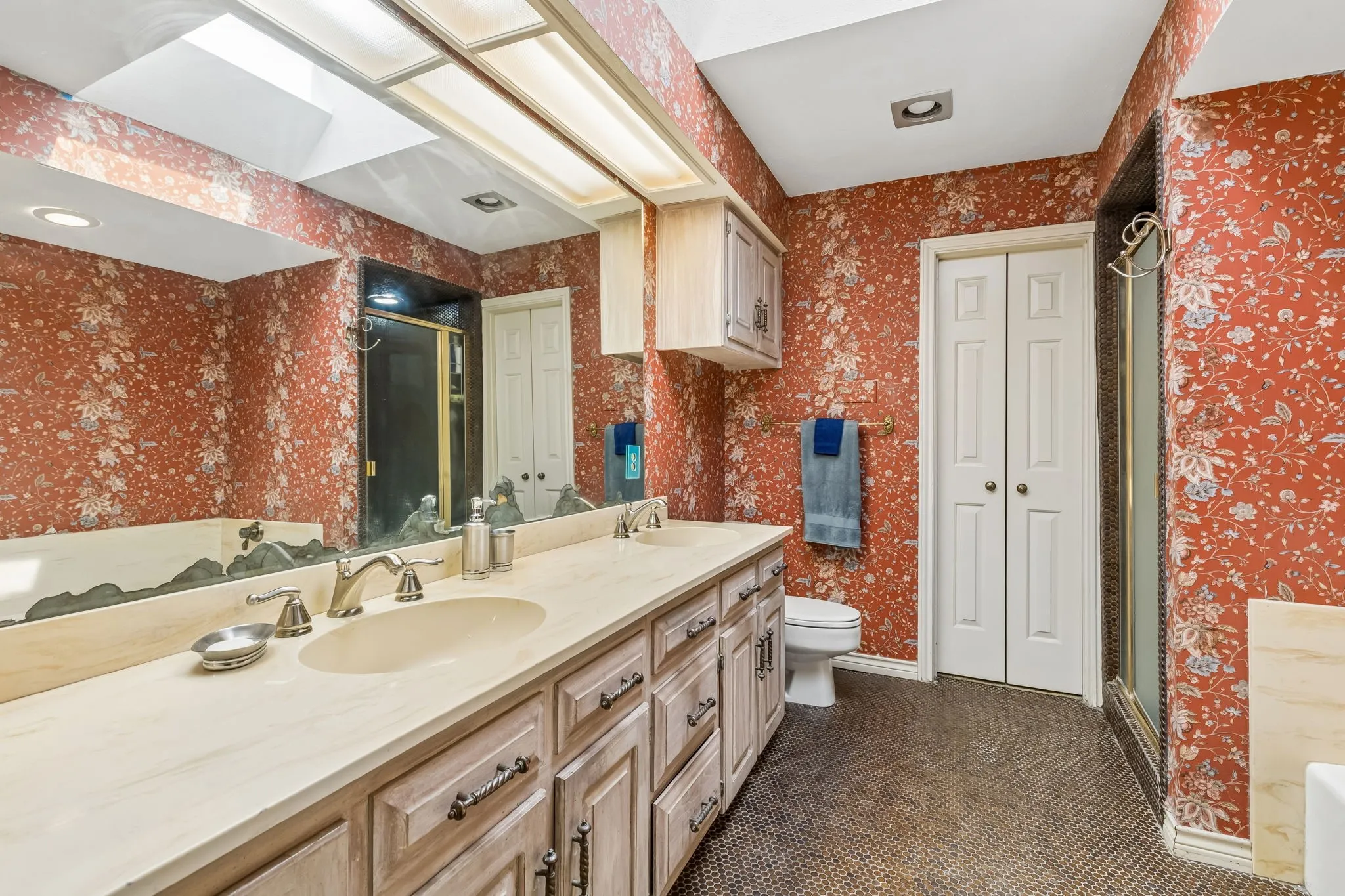 Single Family Residence For Sale in Dallas County , 3101 Becky Court, Garland, Texas 75044, 3 Bedroom, 3 Bathroom, 2 Garage spaces, 2,188 Sqft, built in 1979, mls#21335184, Real Estate Agent in Garland, Homes For Sale in Dallas county, Homes For Sale in Garland, Realtor in Garland Texas, Real Estate Brokerage Independent Realty Texas, Luminita Cordes Realtor