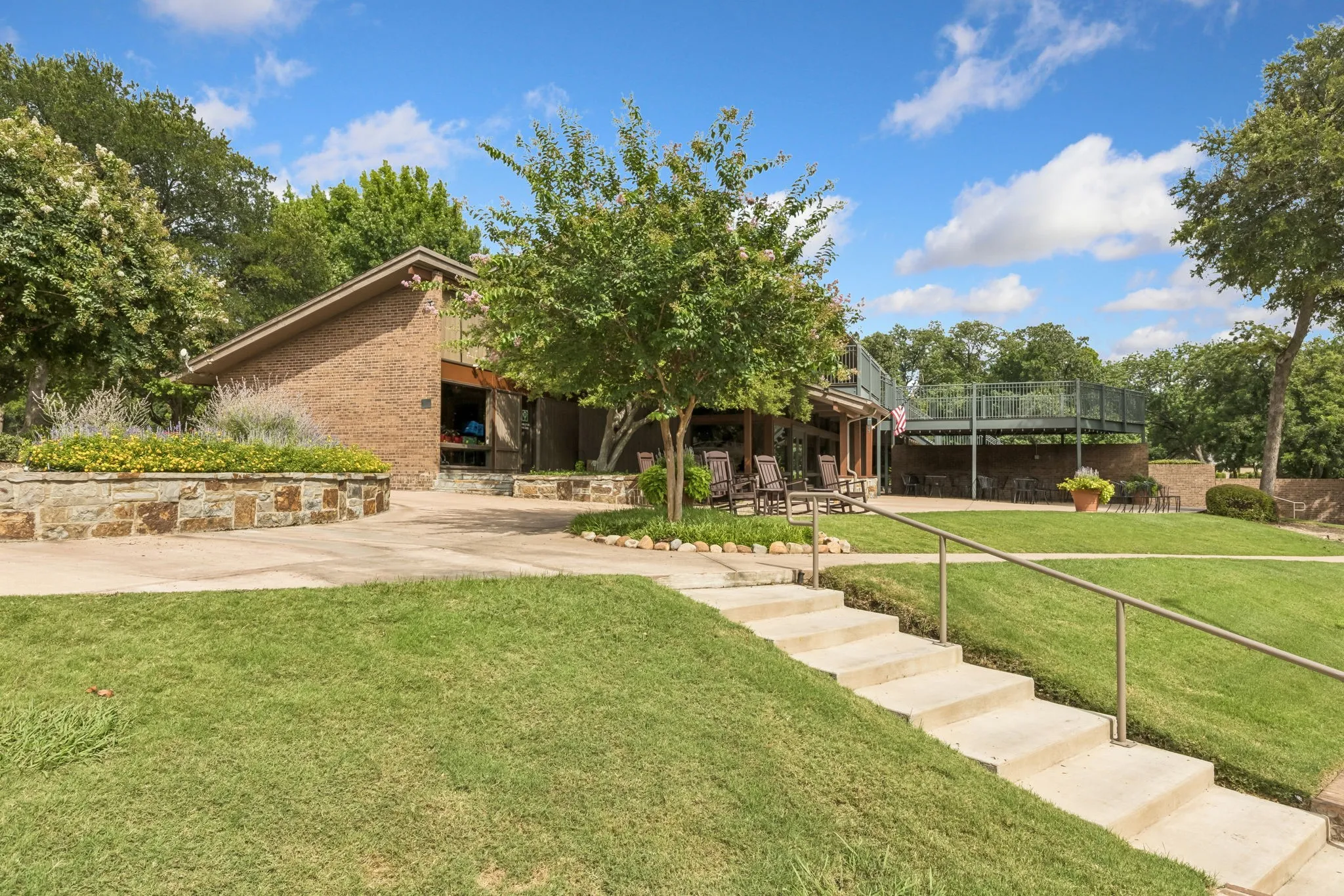 Single Family Residence For Sale in Dallas County , 3101 Becky Court, Garland, Texas 75044, 3 Bedroom, 3 Bathroom, 2 Garage spaces, 2,188 Sqft, built in 1979, mls#21335184, Real Estate Agent in Garland, Homes For Sale in Dallas county, Homes For Sale in Garland, Realtor in Garland Texas, Real Estate Brokerage Independent Realty Texas, Luminita Cordes Realtor