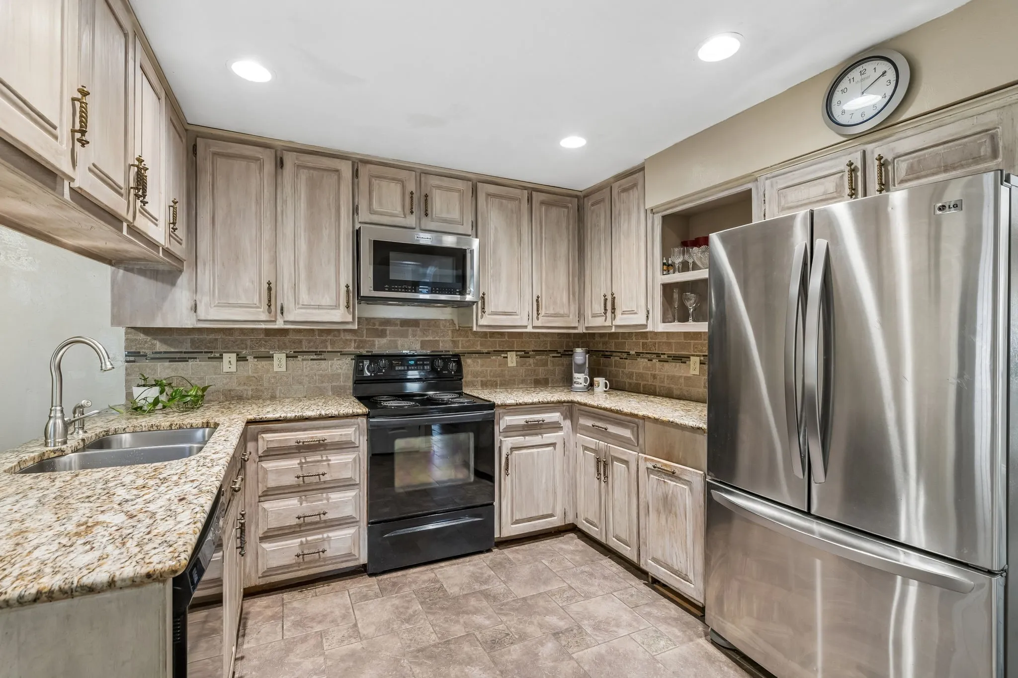 Single Family Residence For Sale in Dallas County , 3101 Becky Court, Garland, Texas 75044, 3 Bedroom, 3 Bathroom, 2 Garage spaces, 2,188 Sqft, built in 1979, mls#21335184, Real Estate Agent in Garland, Homes For Sale in Dallas county, Homes For Sale in Garland, Realtor in Garland Texas, Real Estate Brokerage Independent Realty Texas, Luminita Cordes Realtor