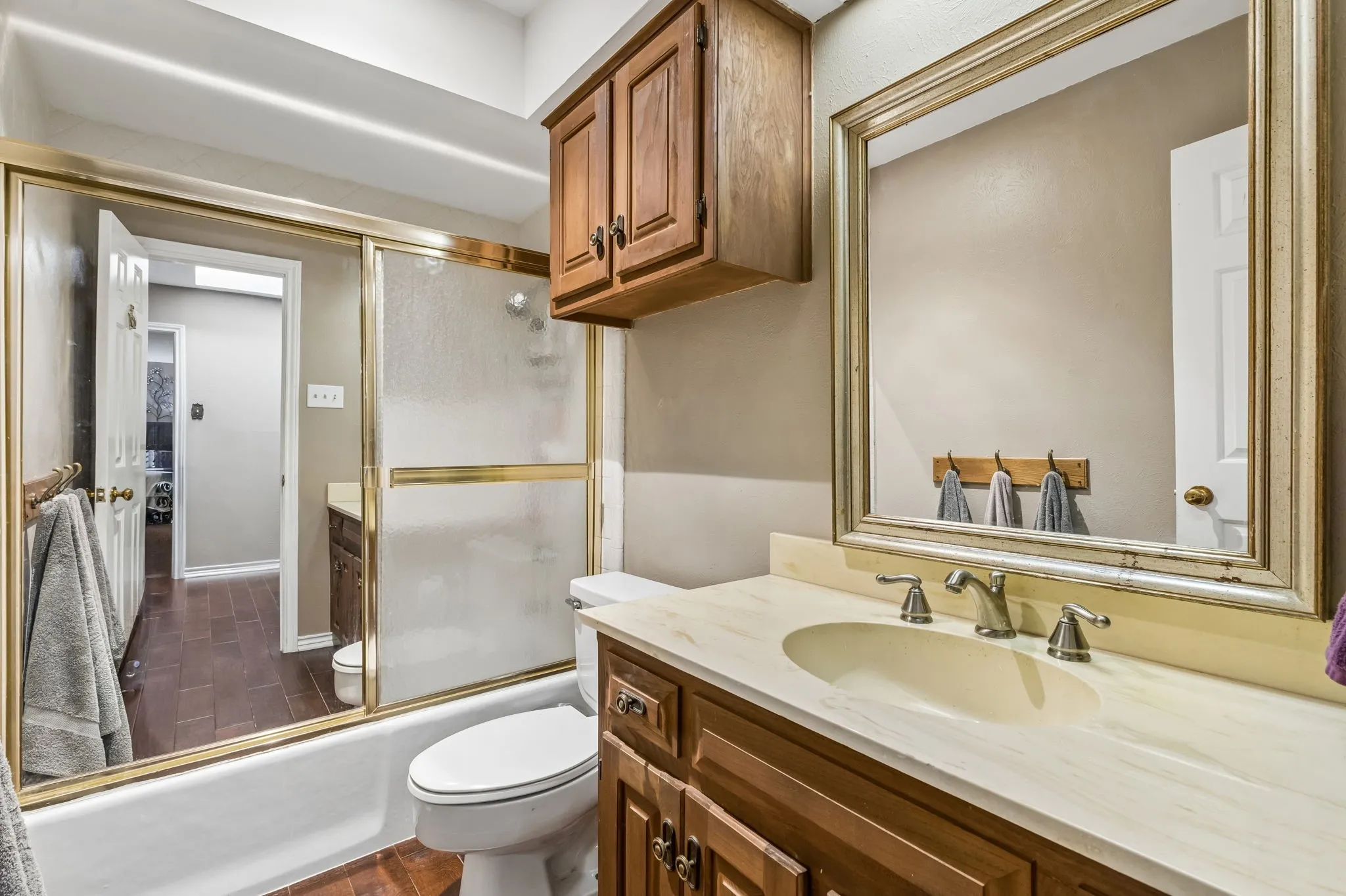 Single Family Residence For Sale in Dallas County , 3101 Becky Court, Garland, Texas 75044, 3 Bedroom, 3 Bathroom, 2 Garage spaces, 2,188 Sqft, built in 1979, mls#21335184, Real Estate Agent in Garland, Homes For Sale in Dallas county, Homes For Sale in Garland, Realtor in Garland Texas, Real Estate Brokerage Independent Realty Texas, Luminita Cordes Realtor