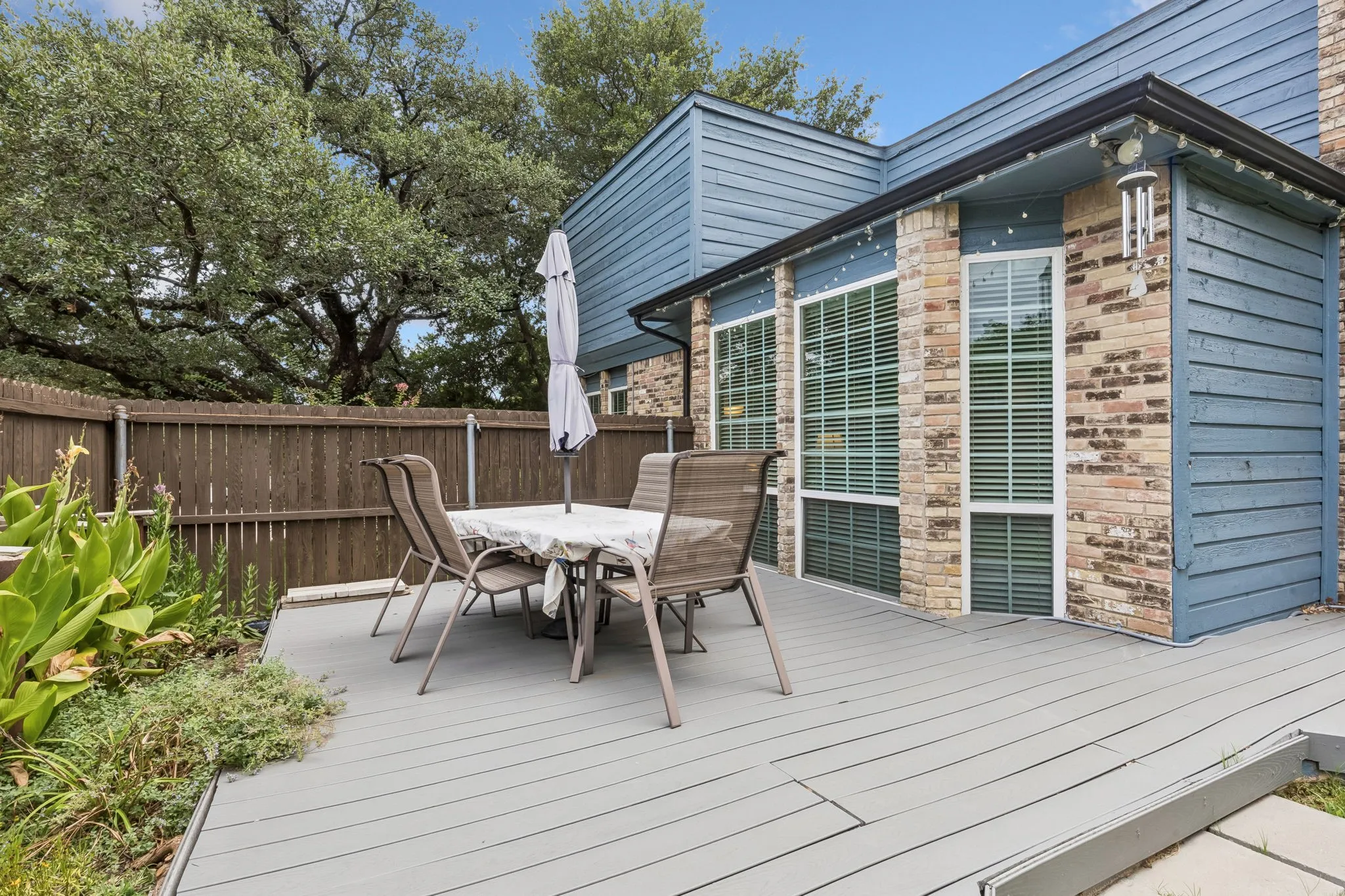 Single Family Residence For Sale in Dallas County , 3101 Becky Court, Garland, Texas 75044, 3 Bedroom, 3 Bathroom, 2 Garage spaces, 2,188 Sqft, built in 1979, mls#21335184, Real Estate Agent in Garland, Homes For Sale in Dallas county, Homes For Sale in Garland, Realtor in Garland Texas, Real Estate Brokerage Independent Realty Texas, Luminita Cordes Realtor