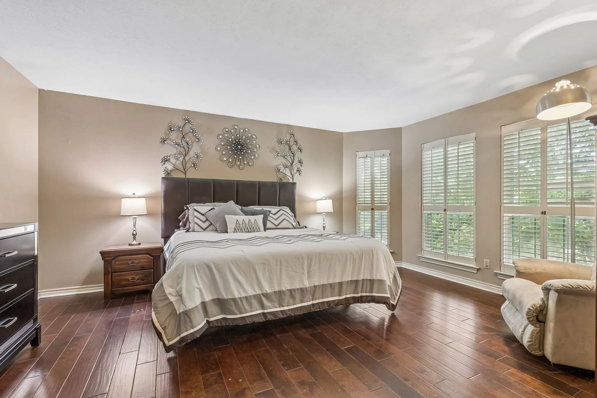 Single Family Residence For Sale in Dallas County , 3101 Becky Court, Garland, Texas 75044, 3 Bedroom, 3 Bathroom, 2 Garage spaces, 2,188 Sqft, built in 1979, mls#21335184, Real Estate Agent in Garland, Homes For Sale in Dallas county, Homes For Sale in Garland, Realtor in Garland Texas, Real Estate Brokerage Independent Realty Texas, Luminita Cordes Realtor