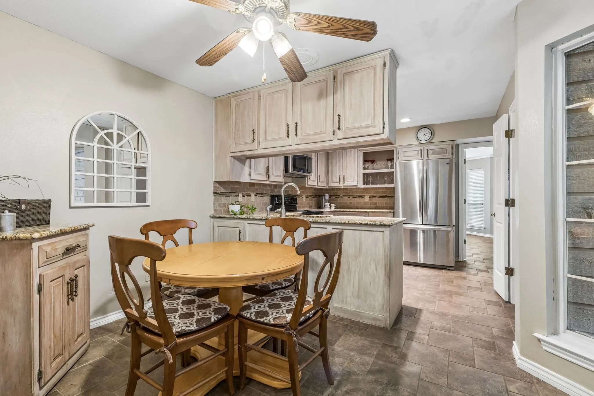 Single Family Residence For Sale in Dallas County , 3101 Becky Court, Garland, Texas 75044, 3 Bedroom, 3 Bathroom, 2 Garage spaces, 2,188 Sqft, built in 1979, mls#21335184, Real Estate Agent in Garland, Homes For Sale in Dallas county, Homes For Sale in Garland, Realtor in Garland Texas, Real Estate Brokerage Independent Realty Texas, Luminita Cordes Realtor