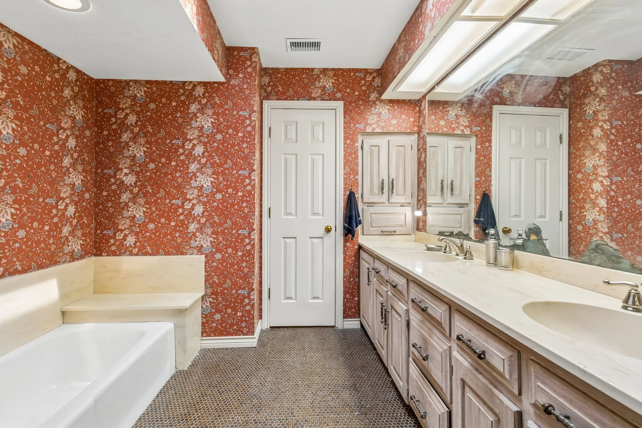 Single Family Residence For Sale in Dallas County , 3101 Becky Court, Garland, Texas 75044, 3 Bedroom, 3 Bathroom, 2 Garage spaces, 2,188 Sqft, built in 1979, mls#21335184, Real Estate Agent in Garland, Homes For Sale in Dallas county, Homes For Sale in Garland, Realtor in Garland Texas, Real Estate Brokerage Independent Realty Texas, Luminita Cordes Realtor