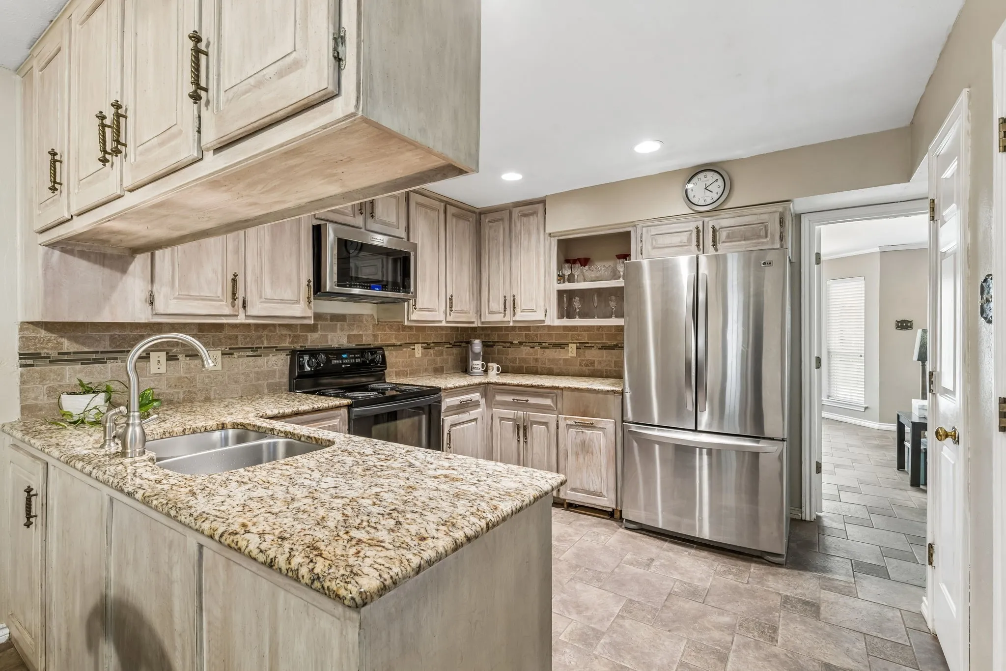 Single Family Residence For Sale in Dallas County , 3101 Becky Court, Garland, Texas 75044, 3 Bedroom, 3 Bathroom, 2 Garage spaces, 2,188 Sqft, built in 1979, mls#21335184, Real Estate Agent in Garland, Homes For Sale in Dallas county, Homes For Sale in Garland, Realtor in Garland Texas, Real Estate Brokerage Independent Realty Texas, Luminita Cordes Realtor