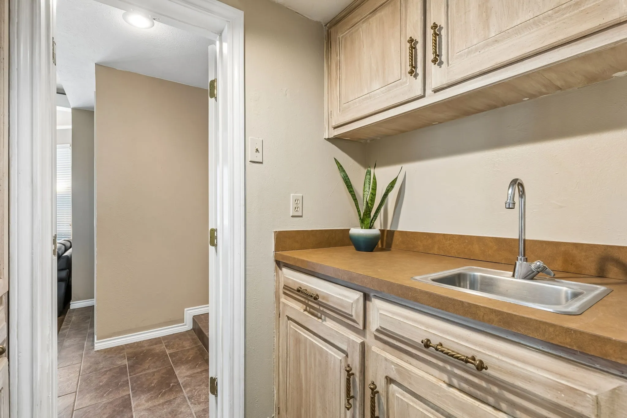 Single Family Residence For Sale in Dallas County , 3101 Becky Court, Garland, Texas 75044, 3 Bedroom, 3 Bathroom, 2 Garage spaces, 2,188 Sqft, built in 1979, mls#21335184, Real Estate Agent in Garland, Homes For Sale in Dallas county, Homes For Sale in Garland, Realtor in Garland Texas, Real Estate Brokerage Independent Realty Texas, Luminita Cordes Realtor