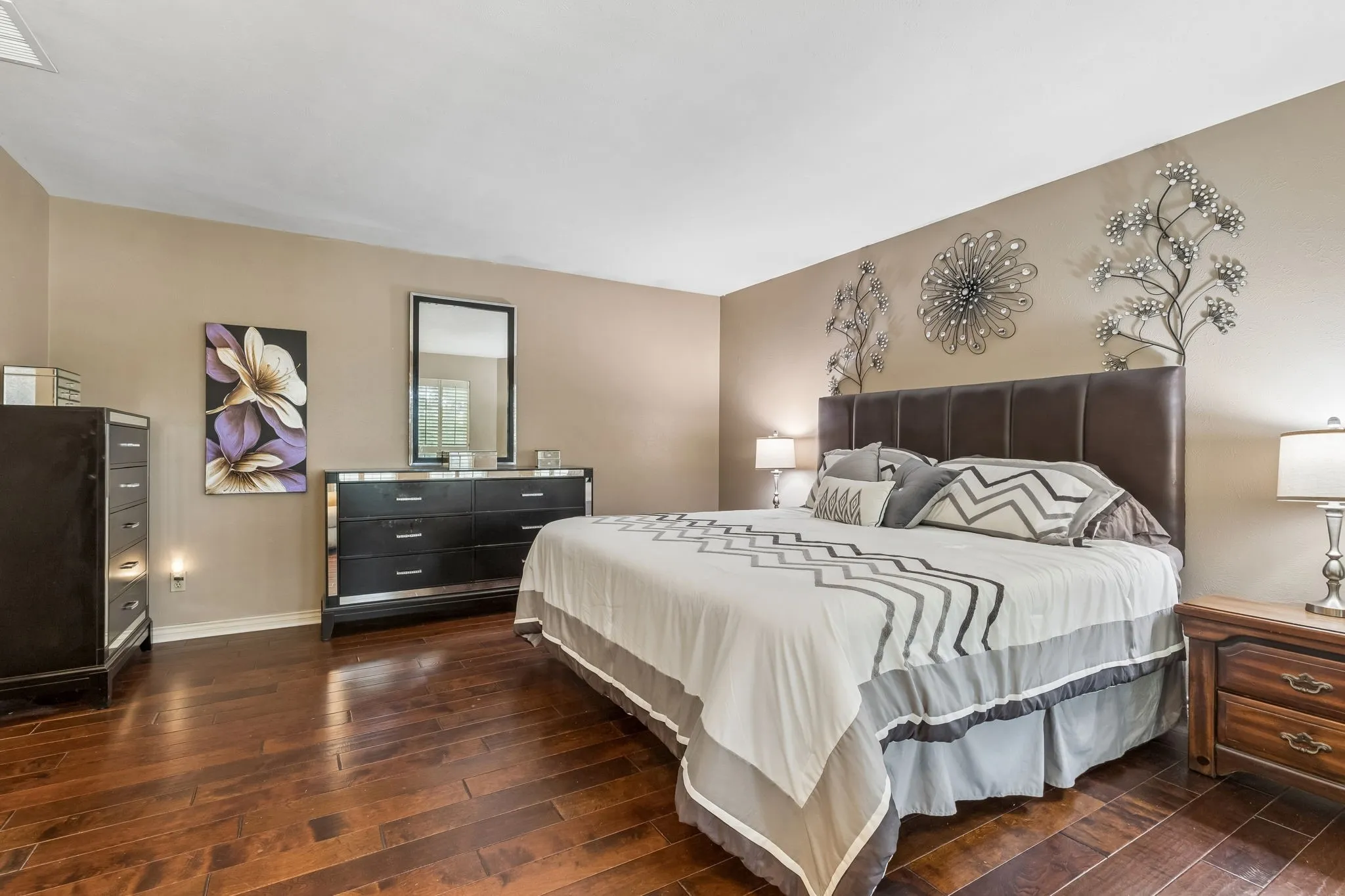 Single Family Residence For Sale in Dallas County , 3101 Becky Court, Garland, Texas 75044, 3 Bedroom, 3 Bathroom, 2 Garage spaces, 2,188 Sqft, built in 1979, mls#21335184, Real Estate Agent in Garland, Homes For Sale in Dallas county, Homes For Sale in Garland, Realtor in Garland Texas, Real Estate Brokerage Independent Realty Texas, Luminita Cordes Realtor