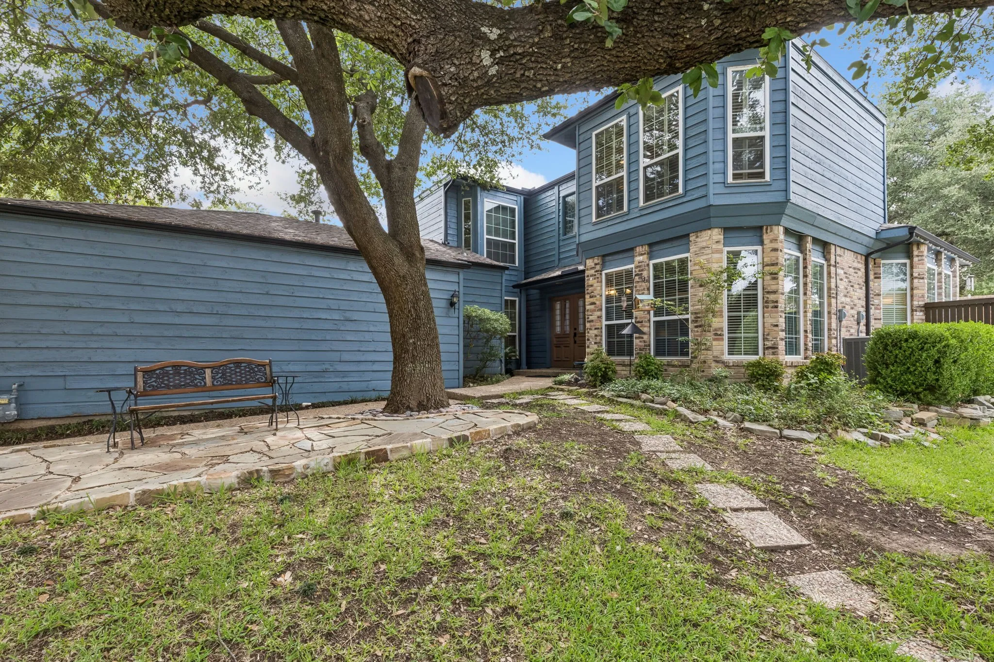 Single Family Residence For Sale in Dallas County , 3101 Becky Court, Garland, Texas 75044, 3 Bedroom, 3 Bathroom, 2 Garage spaces, 2,188 Sqft, built in 1979, mls#21335184, Real Estate Agent in Garland, Homes For Sale in Dallas county, Homes For Sale in Garland, Realtor in Garland Texas, Real Estate Brokerage Independent Realty Texas, Luminita Cordes Realtor