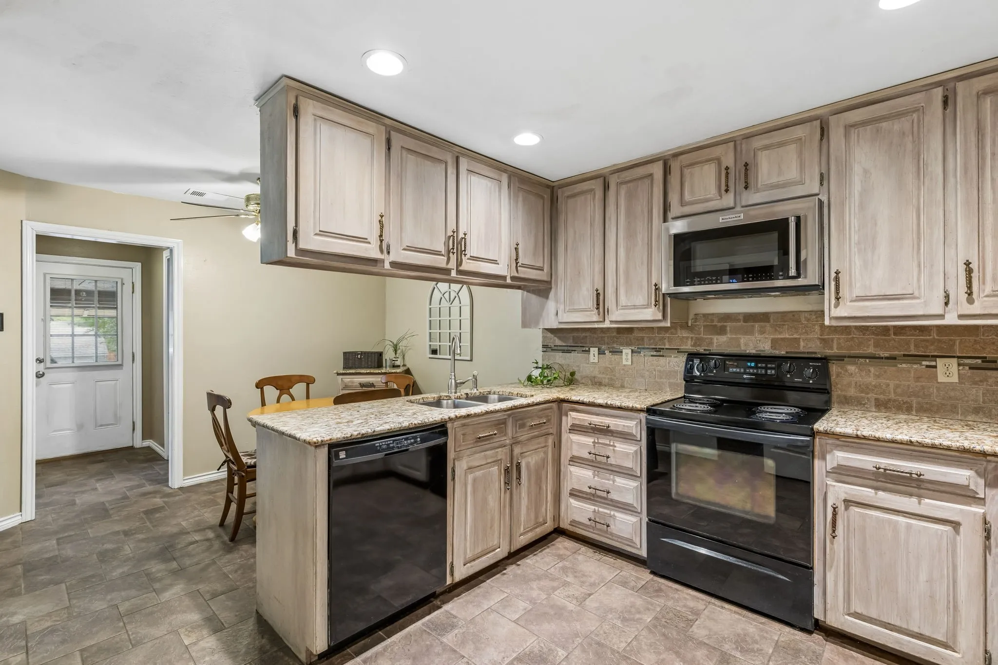 Single Family Residence For Sale in Dallas County , 3101 Becky Court, Garland, Texas 75044, 3 Bedroom, 3 Bathroom, 2 Garage spaces, 2,188 Sqft, built in 1979, mls#21335184, Real Estate Agent in Garland, Homes For Sale in Dallas county, Homes For Sale in Garland, Realtor in Garland Texas, Real Estate Brokerage Independent Realty Texas, Luminita Cordes Realtor
