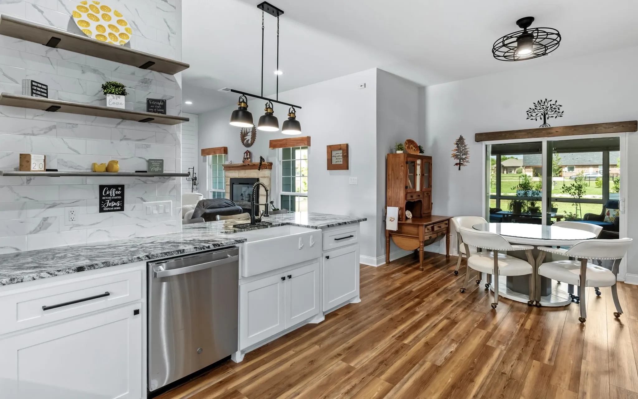 Featuring breakfast nook