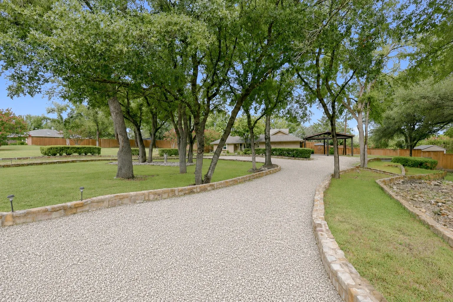 Single Family Residence For Sale in Parker County , 505 Queensway Road, Willow Park, Texas 76087, 4 Bedroom, 2 Bathroom, Garage spaces, 2,072 Sqft, built in 1982, mls#21333828, Real Estate Agent in Willow Park, Homes For Sale in Parker county, Homes For Sale in Willow Park, Realtor in Willow Park Texas, Real Estate Brokerage Independent Realty Texas, Luminita Cordes Realtor