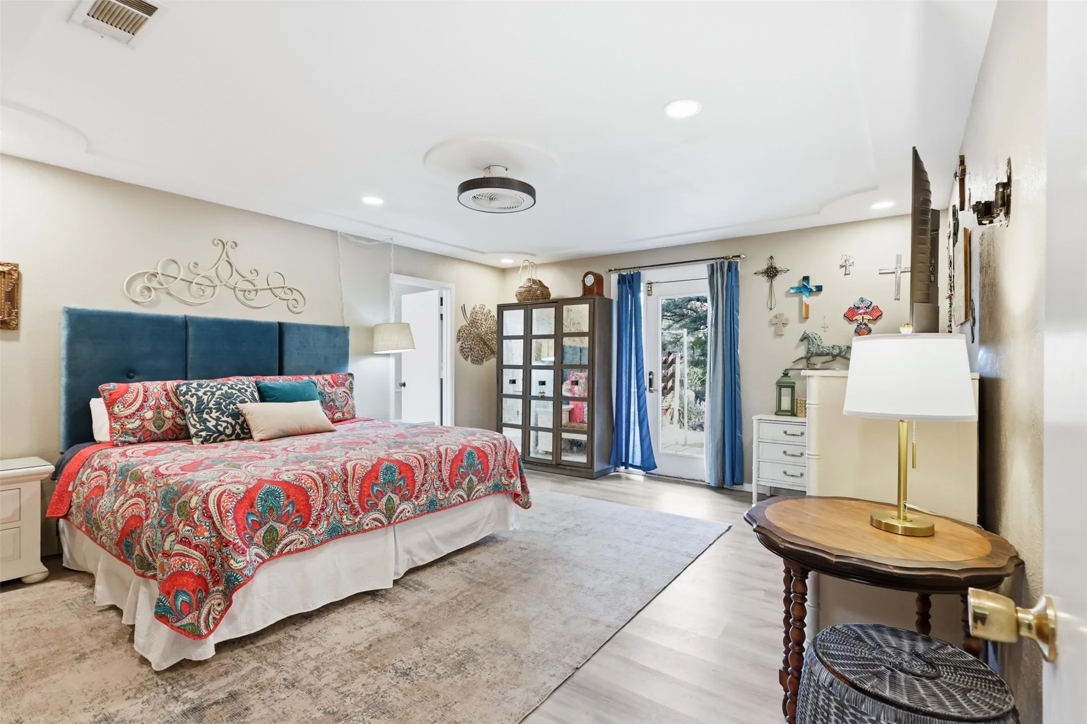 Spacious room featuring light-toned wood-finish flooring, recessed lighting, and a ceiling fan
