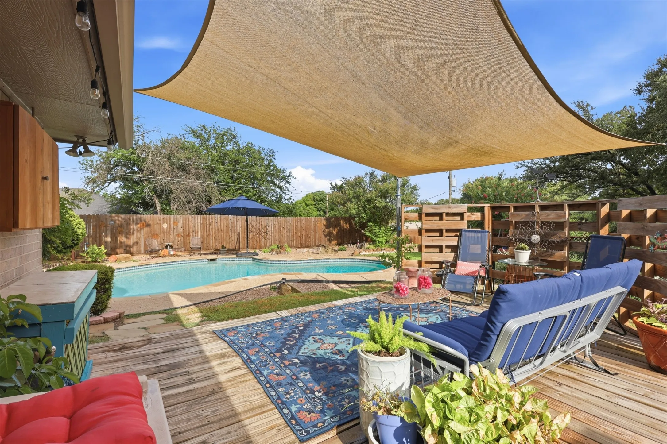 Single Family Residence For Sale in Parker County , 505 Queensway Road, Willow Park, Texas 76087, 4 Bedroom, 2 Bathroom, Garage spaces, 2,072 Sqft, built in 1982, mls#21333828, Real Estate Agent in Willow Park, Homes For Sale in Parker county, Homes For Sale in Willow Park, Realtor in Willow Park Texas, Real Estate Brokerage Independent Realty Texas, Luminita Cordes Realtor