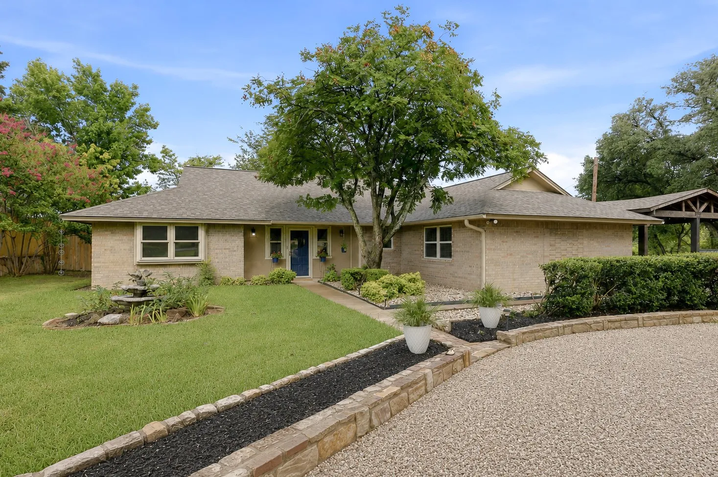 Single Family Residence For Sale in Parker County , 505 Queensway Road, Willow Park, Texas 76087, 4 Bedroom, 2 Bathroom, Garage spaces, 2,072 Sqft, built in 1982, mls#21333828, Real Estate Agent in Willow Park, Homes For Sale in Parker county, Homes For Sale in Willow Park, Realtor in Willow Park Texas, Real Estate Brokerage Independent Realty Texas, Luminita Cordes Realtor