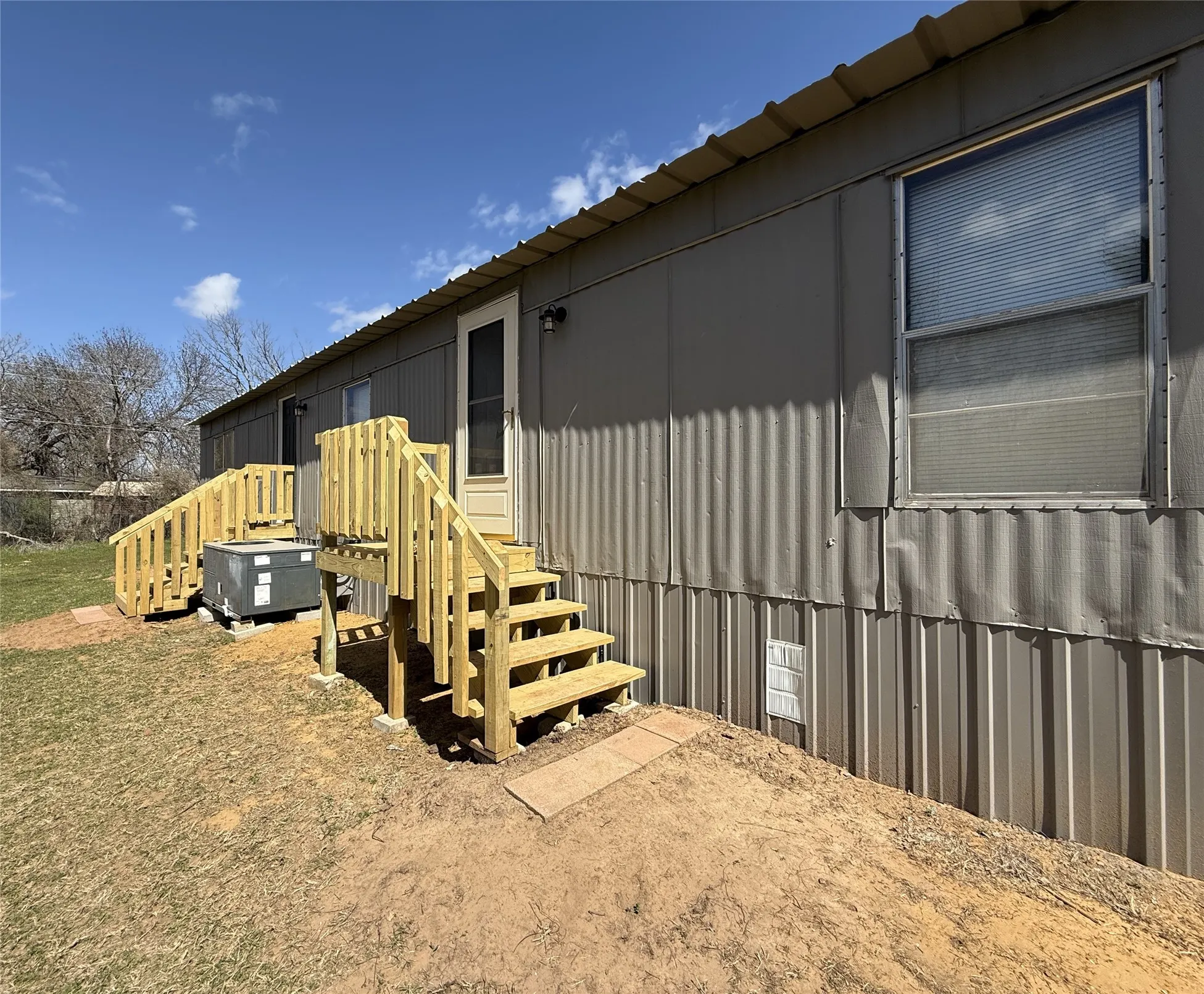 Mobile Home For Rent in Grayson County , 1025 E Owing Street, Denison, Texas 75021, 2 Bedrooms, 2 Bathrooms, Garage spaces, 1,100 Sqft, built in 2010, Price $1,000, mls#21335398, Real Estate Agent in Denison, Homes For Rent in Grayson county, Homes For Rent in Denison, Realtor in Denison Texas, Real Estate Brokerage Independent Realty Texas, Luminita Cordes Realtor