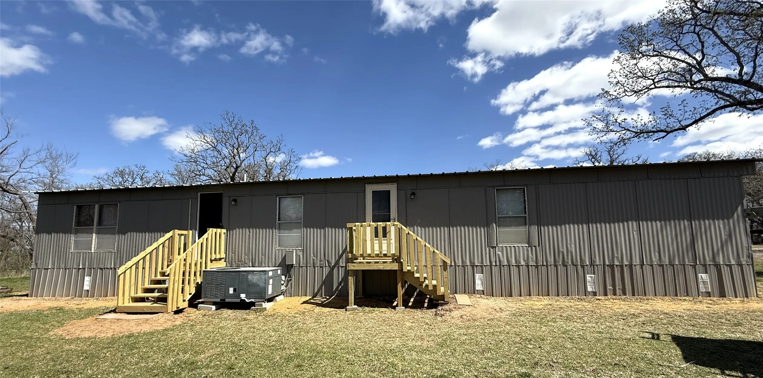 Mobile Home For Rent in Grayson County , 1025 E Owing Street, Denison, Texas 75021, 2 Bedrooms, 2 Bathrooms, Garage spaces, 1,100 Sqft, built in 2010, Price $1,000, mls#21335398, Real Estate Agent in Denison, Homes For Rent in Grayson county, Homes For Rent in Denison, Realtor in Denison Texas, Real Estate Brokerage Independent Realty Texas, Luminita Cordes Realtor