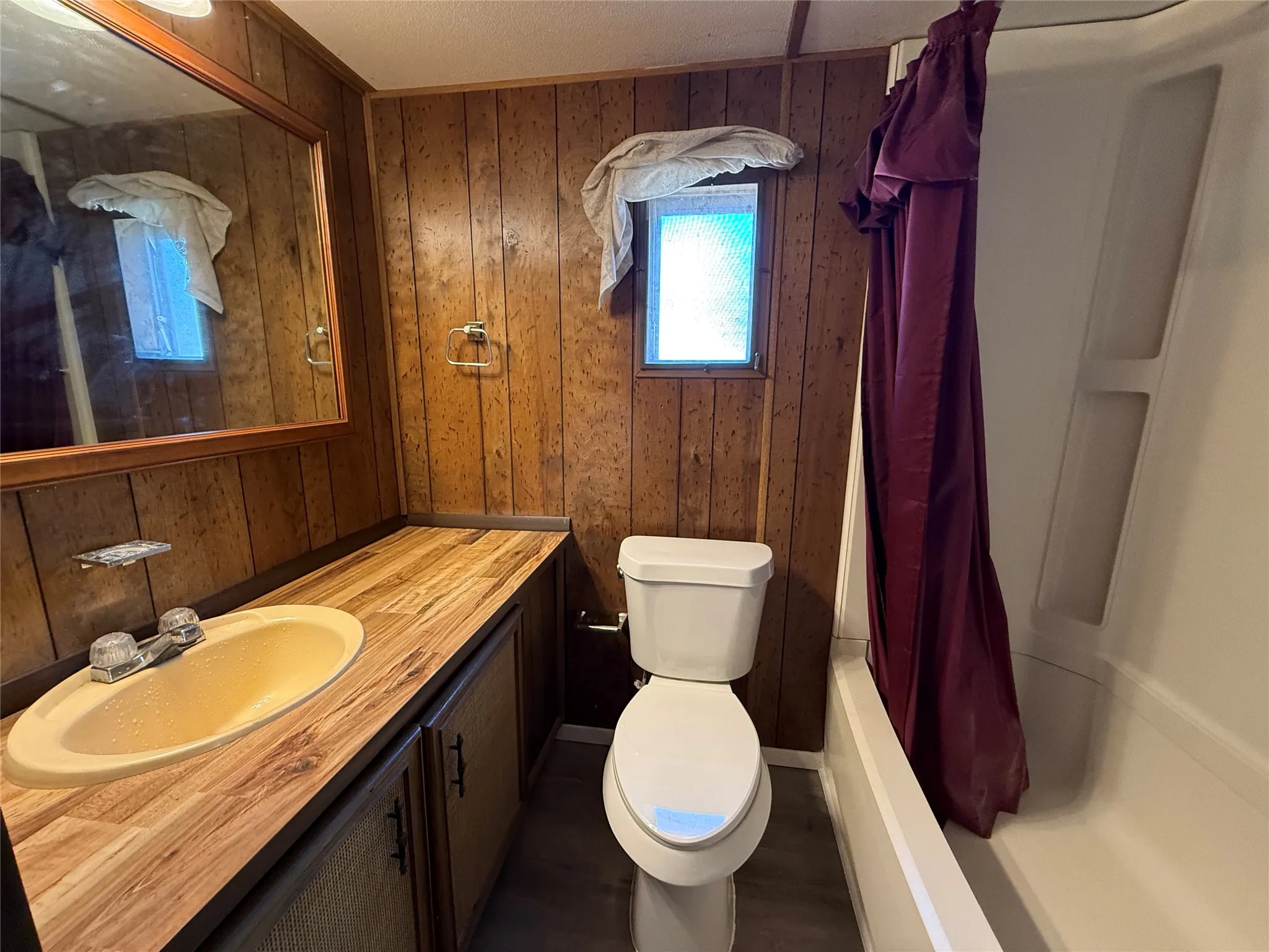 Mobile Home For Rent in Grayson County , 1025 E Owing Street, Denison, Texas 75021, 2 Bedrooms, 2 Bathrooms, Garage spaces, 1,100 Sqft, built in 2010, Price $1,000, mls#21335398, Real Estate Agent in Denison, Homes For Rent in Grayson county, Homes For Rent in Denison, Realtor in Denison Texas, Real Estate Brokerage Independent Realty Texas, Luminita Cordes Realtor