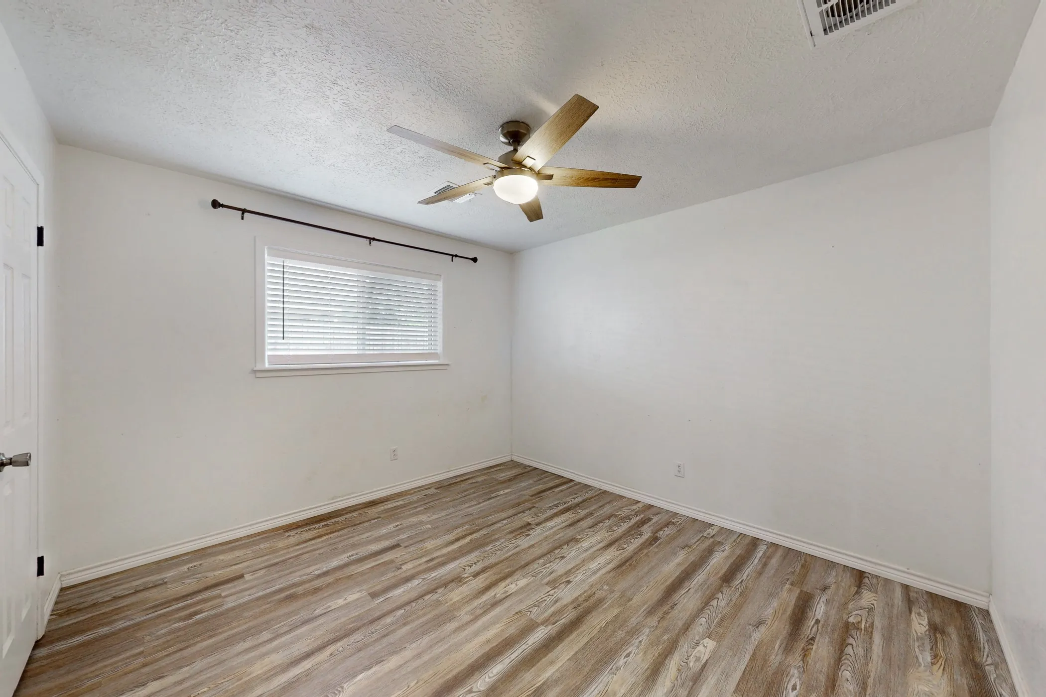 Single Family Residence For Sale in Brazos County , 1817 Laura Lane, College Station, Texas 77840, 4 Bedroom, 2 Bathroom, 2 Garage spaces, 1,984 Sqft, built in 1975, mls#21335006, Real Estate Agent in College Station, Homes For Sale in Brazos county, Homes For Sale in College Station, Realtor in College Station Texas, Real Estate Brokerage Independent Realty Texas, Luminita Cordes Realtor
