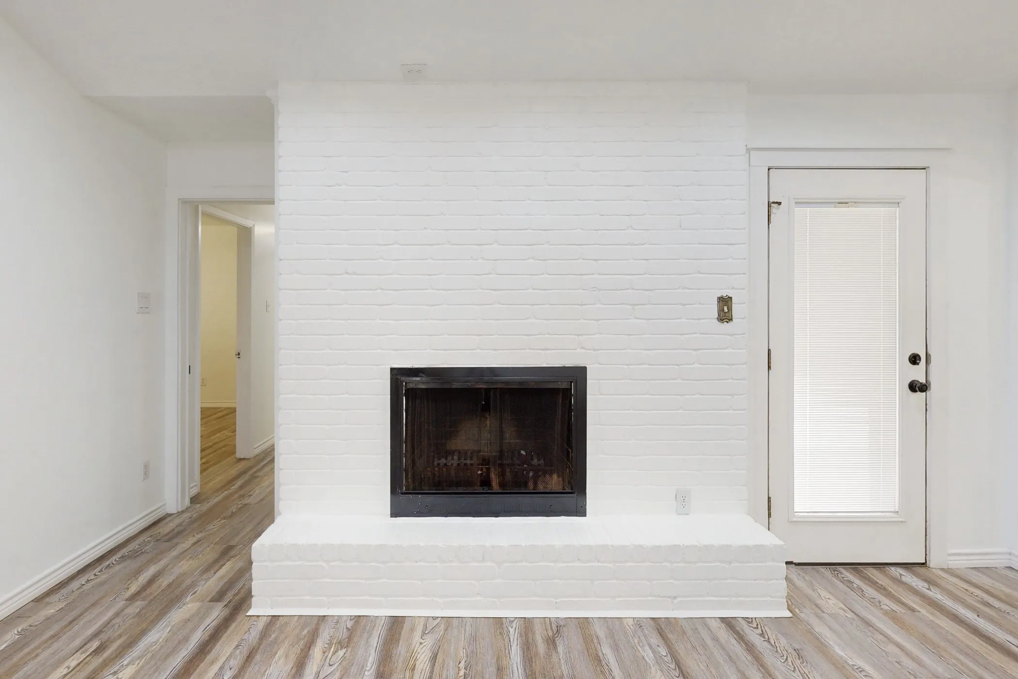 Single Family Residence For Sale in Brazos County , 1817 Laura Lane, College Station, Texas 77840, 4 Bedroom, 2 Bathroom, 2 Garage spaces, 1,984 Sqft, built in 1975, mls#21335006, Real Estate Agent in College Station, Homes For Sale in Brazos county, Homes For Sale in College Station, Realtor in College Station Texas, Real Estate Brokerage Independent Realty Texas, Luminita Cordes Realtor